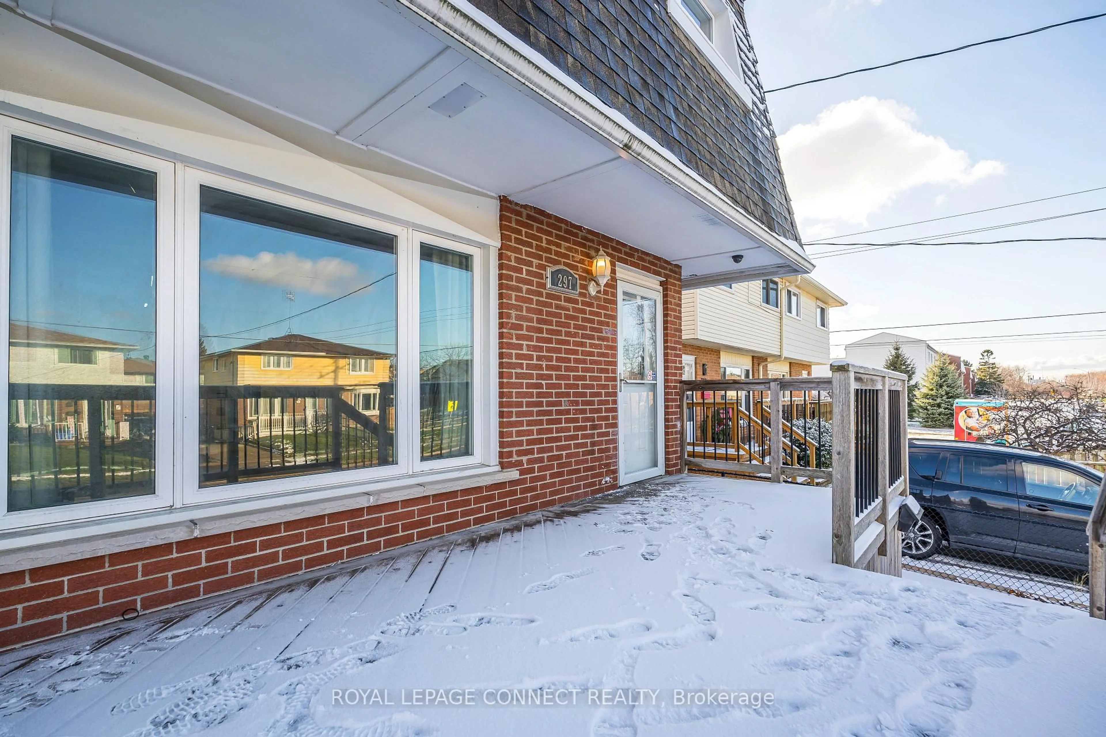 Patio, street for 297 Porter St, Oshawa Ontario L1J 1N3