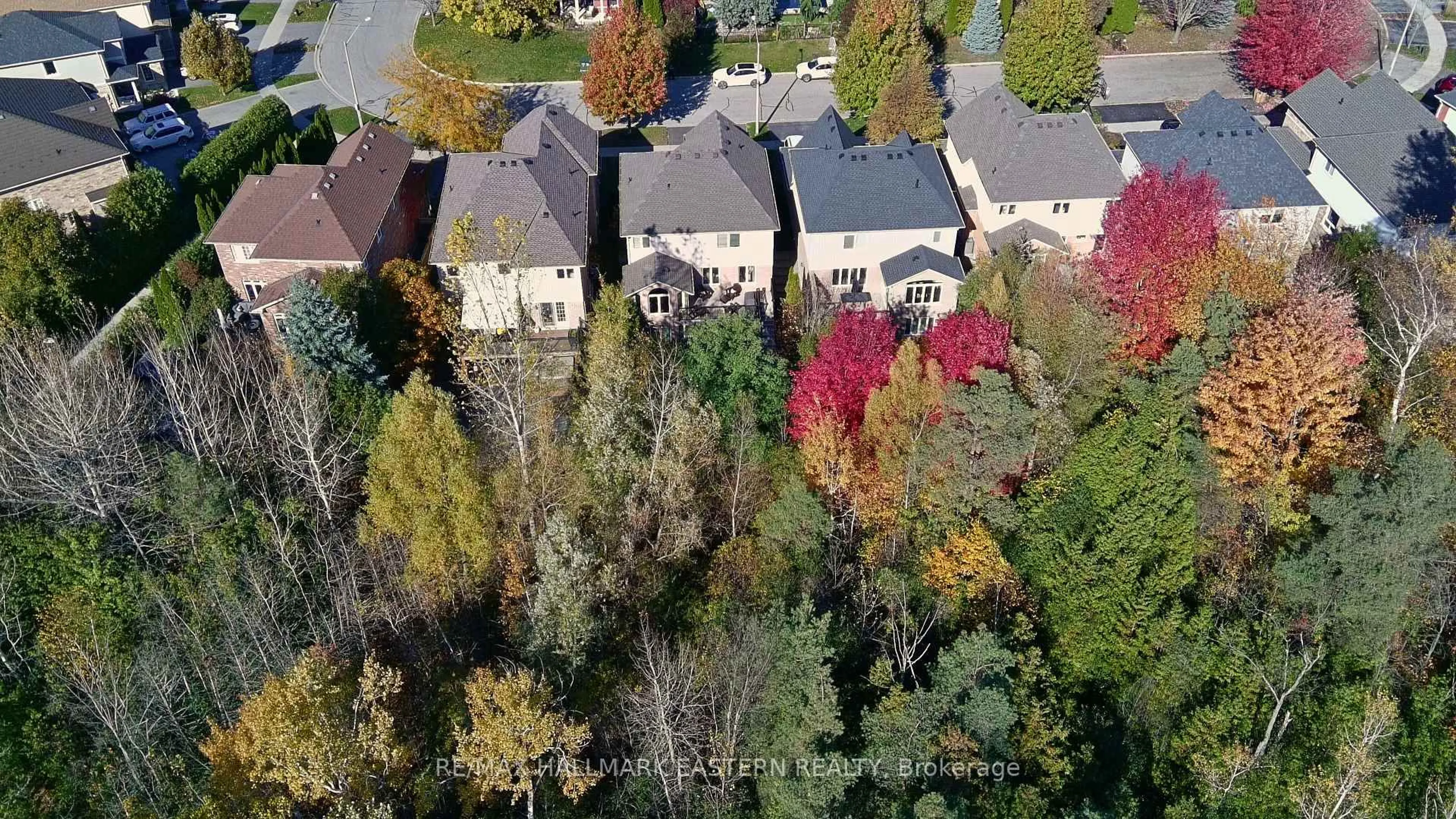 A pic from outside/outdoor area/front of a property/back of a property/a pic from drone, street for 110 Sleeman Sq, Clarington Ontario L1E 3K5