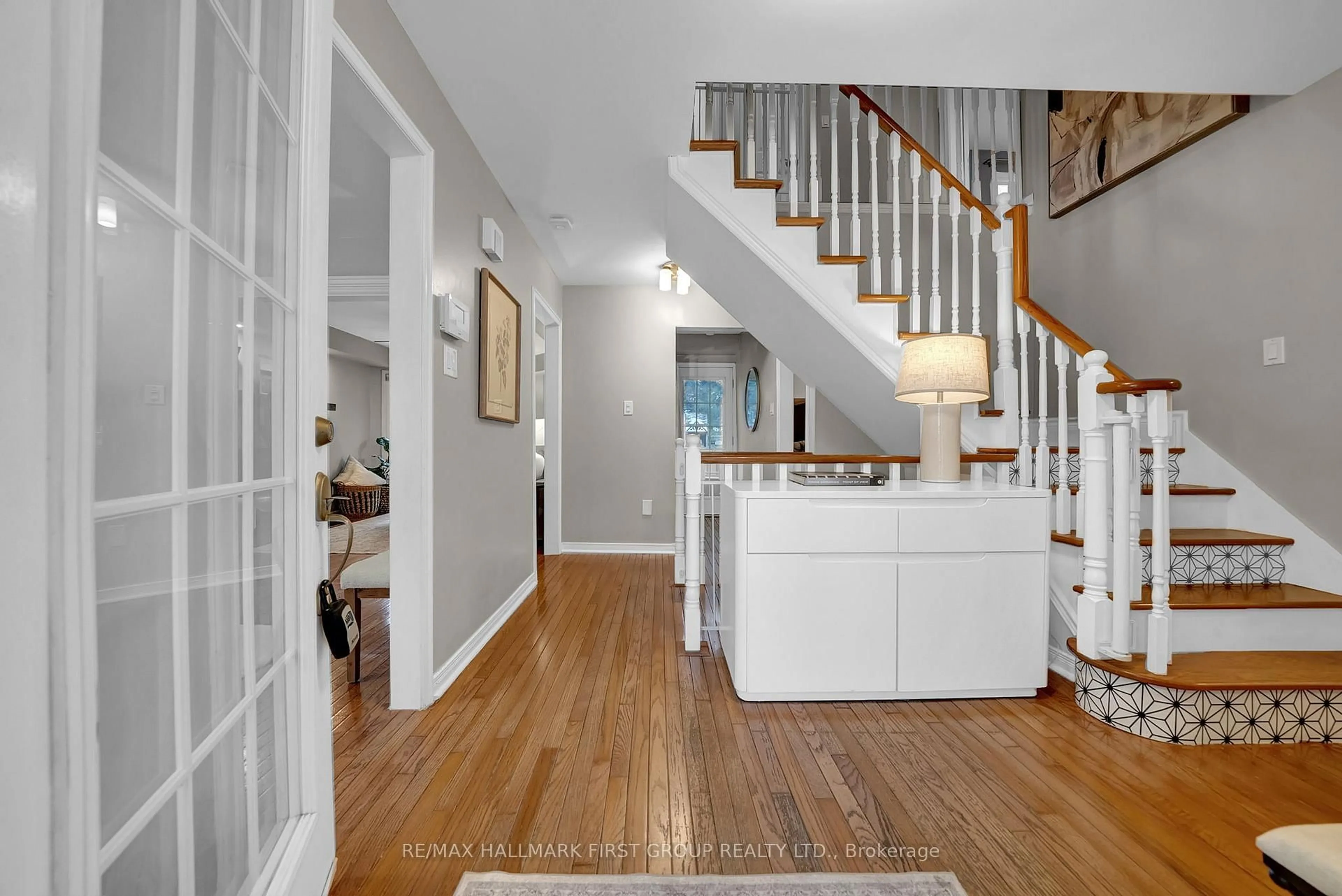 Indoor entryway for 979 Ripley Cres, Oshawa Ontario L1K 2E7