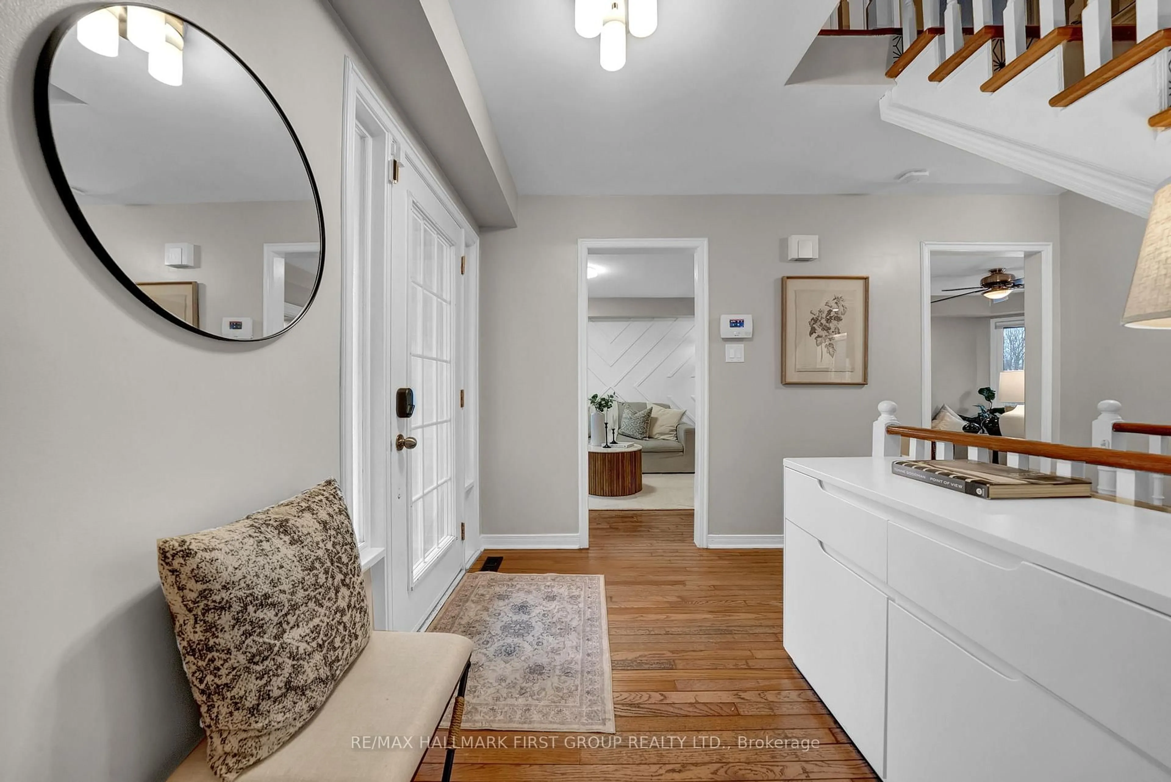 Indoor entryway for 979 Ripley Cres, Oshawa Ontario L1K 2E7