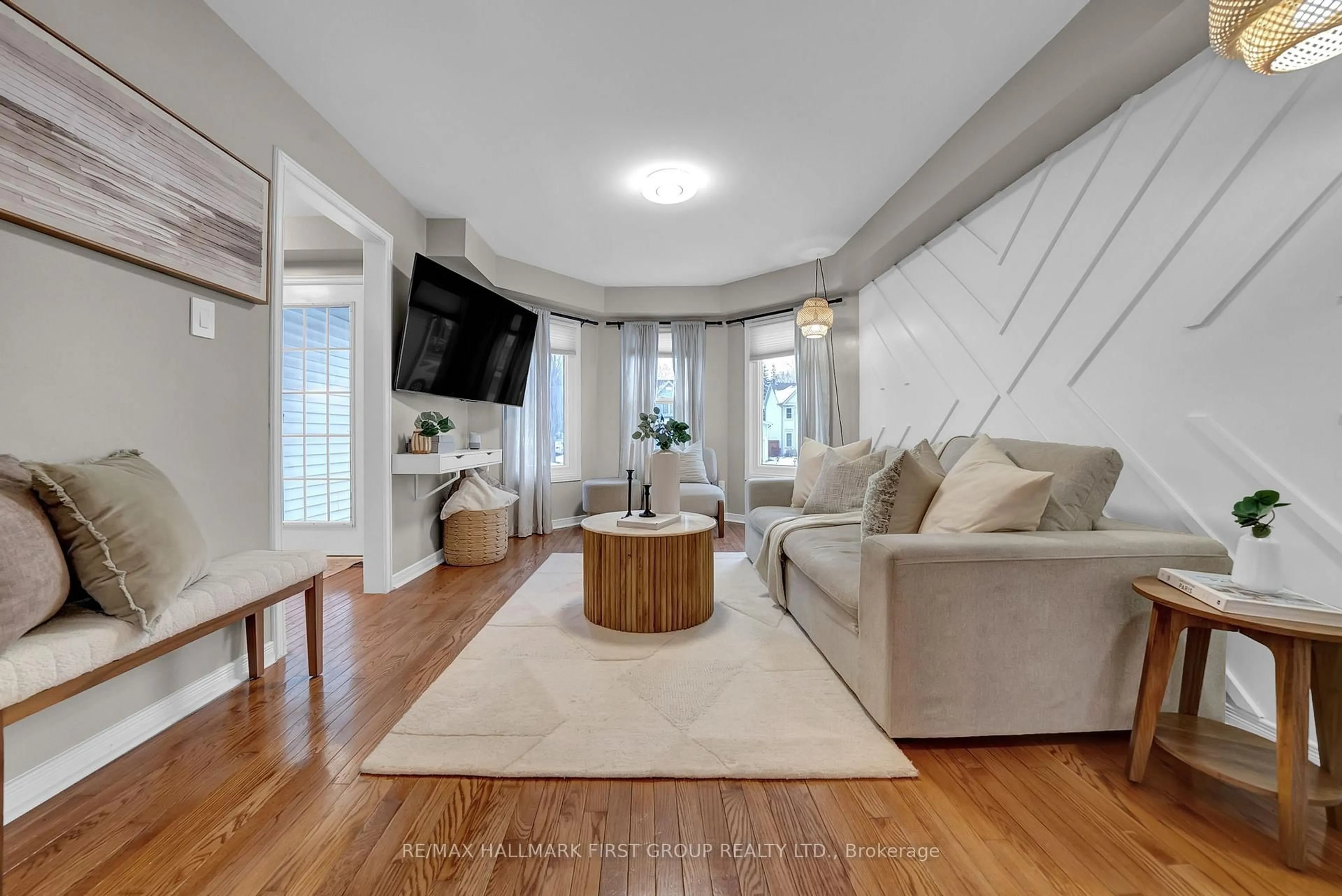 Living room with furniture, unknown for 979 Ripley Cres, Oshawa Ontario L1K 2E7