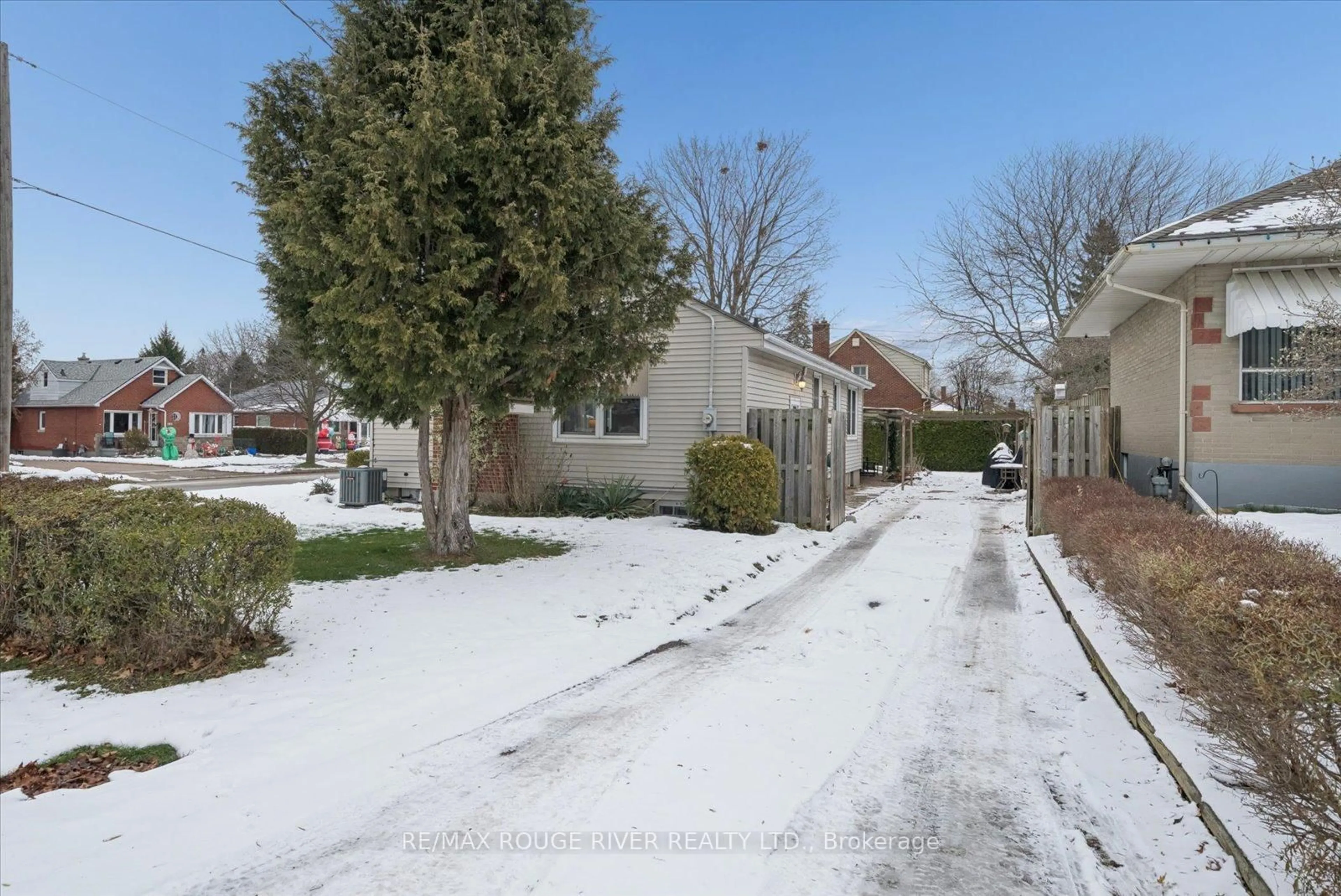 Unknown for 109 Sherwood Ave, Oshawa Ontario L1G 3L7