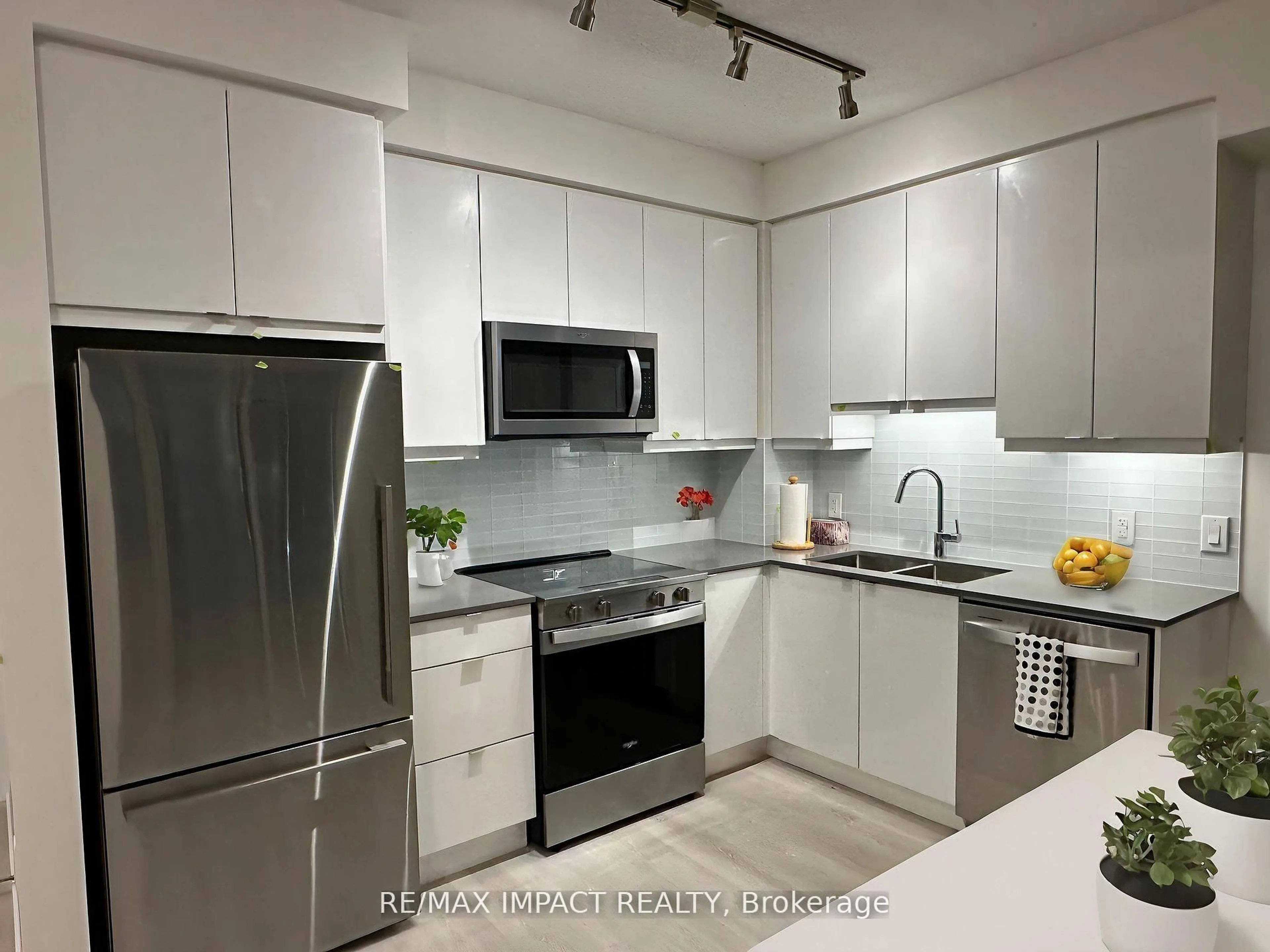 Unknown for 3270 Sheppard Ave #821, Toronto Ontario M1T 3K3