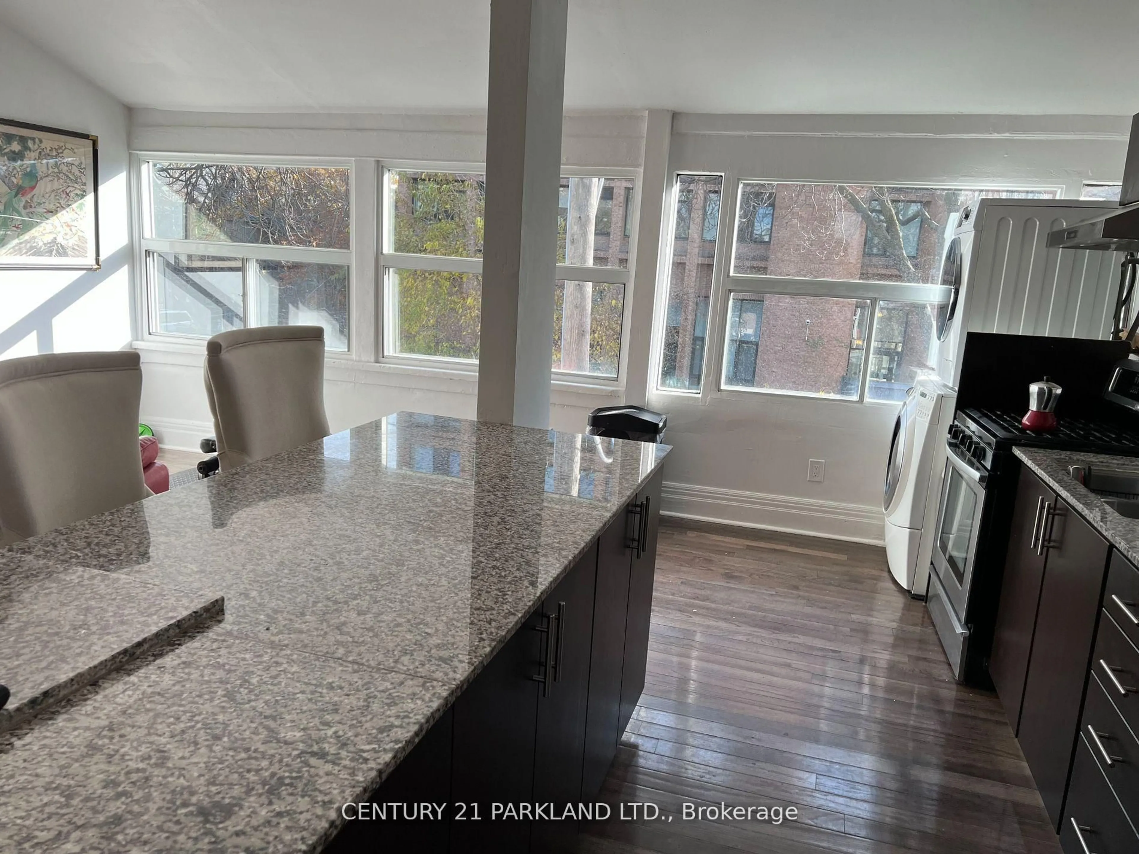 Open concept kitchen, ceramic/tile floor for 2 Dearbourne Ave, Toronto Ontario M4K 1M7