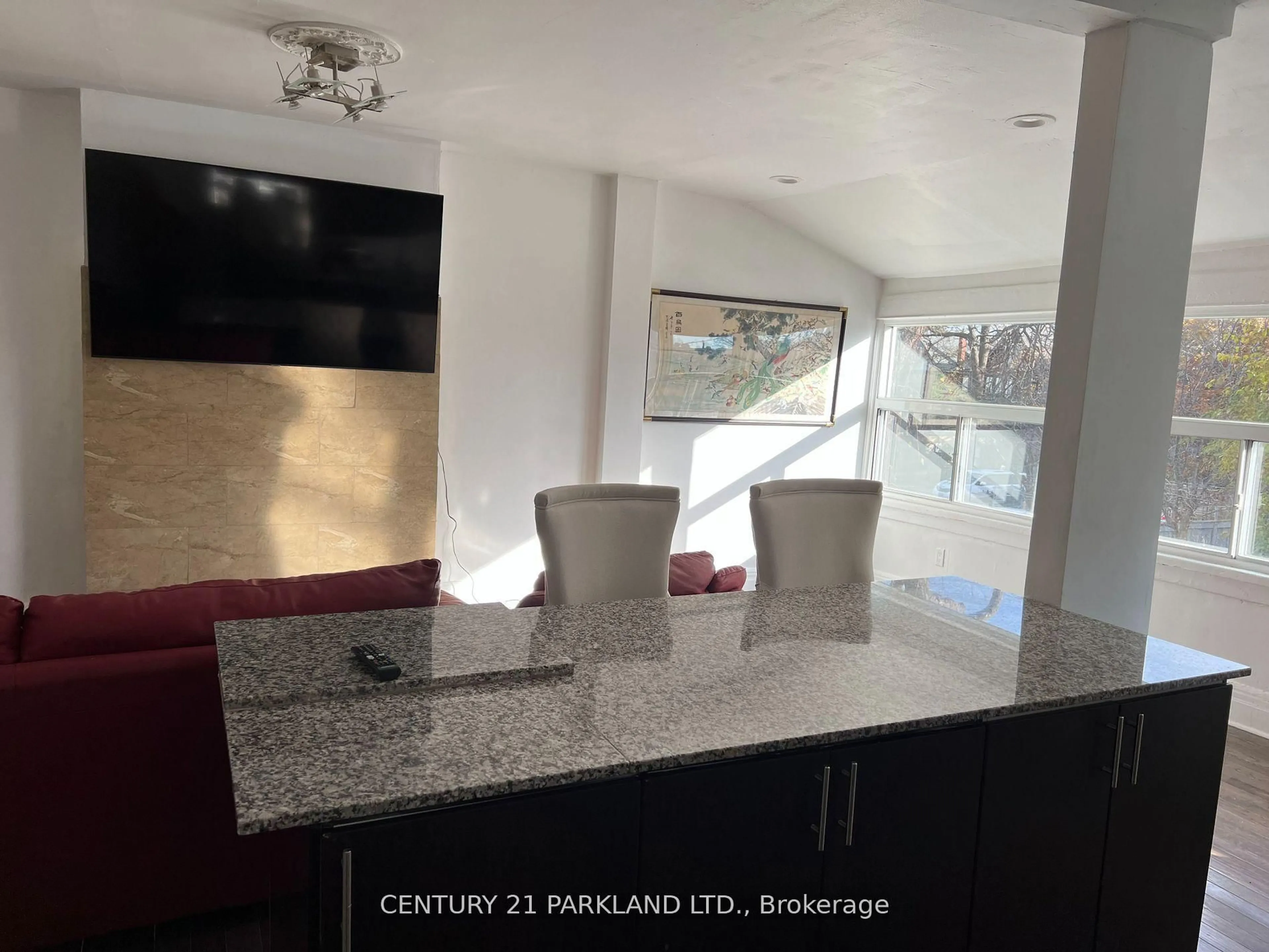 Unknown for 2 Dearbourne Ave, Toronto Ontario M4K 1M7