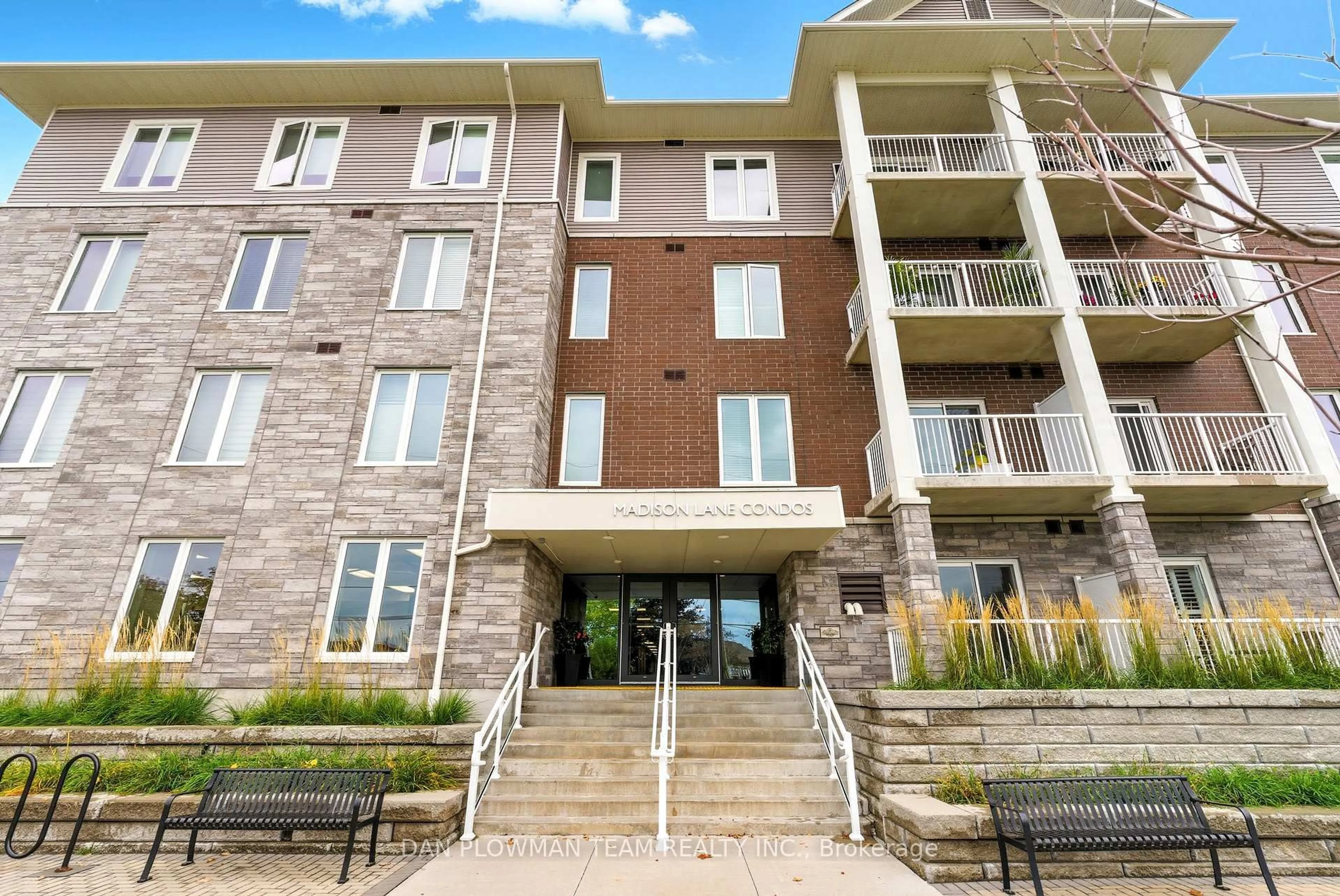 Patio, building for 290 Liberty St #217, Clarington Ontario L1C 0V5