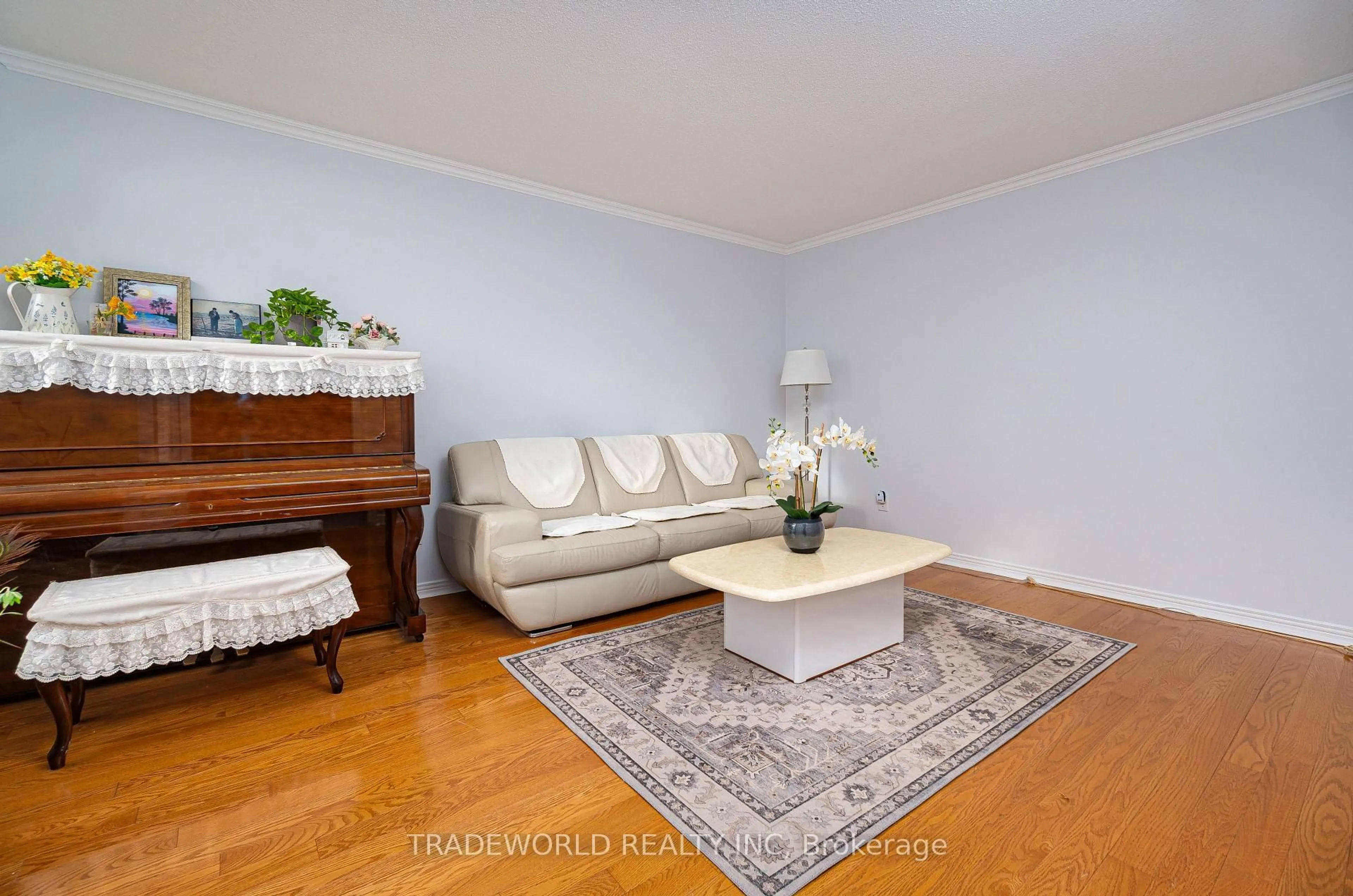 Living room with furniture, wood/laminate floor for 22 Hambleton Crt, Toronto Ontario M1V 4P4