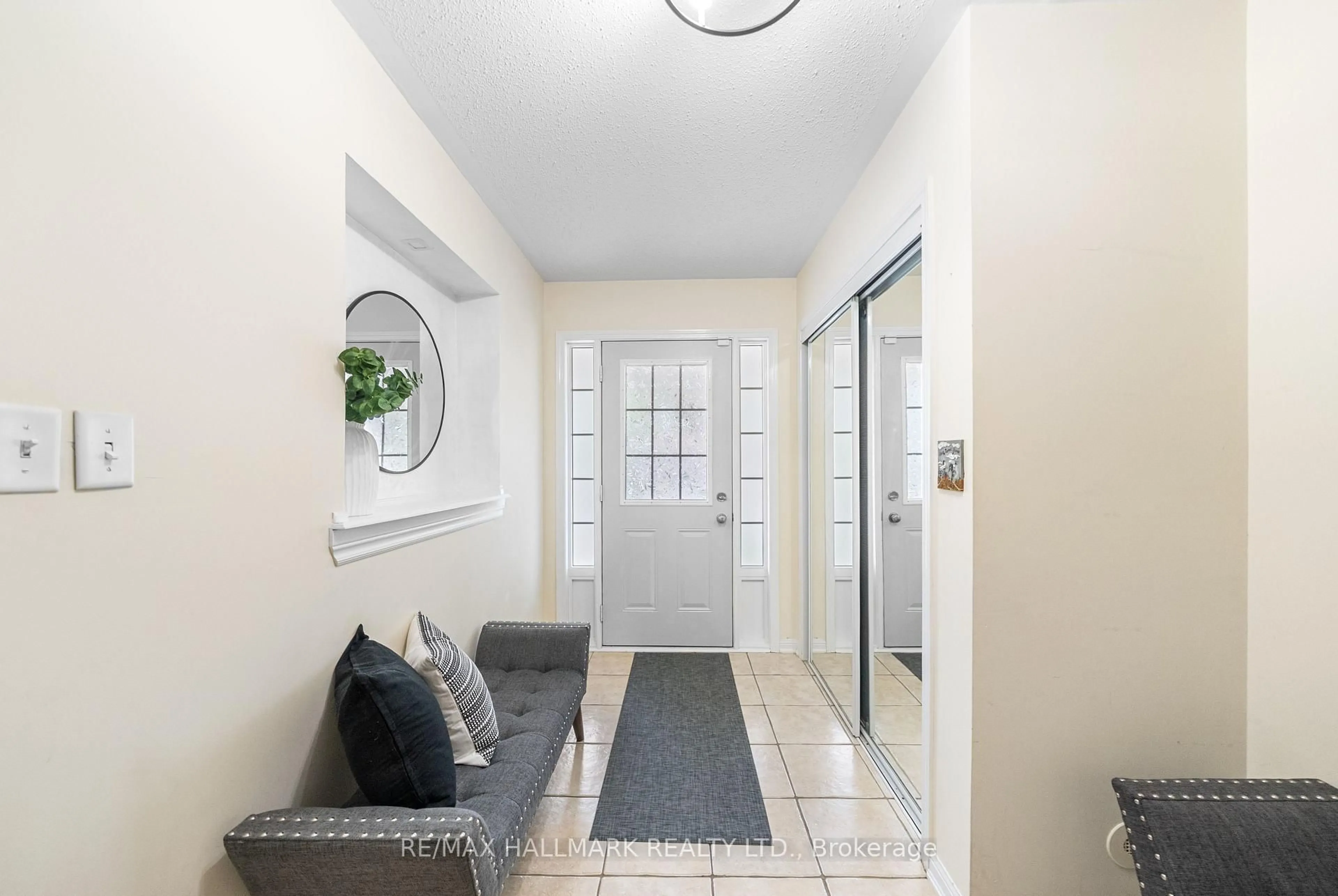 Indoor entryway for 15 Snowgoose Terr, Toronto Ontario M1B 0A9