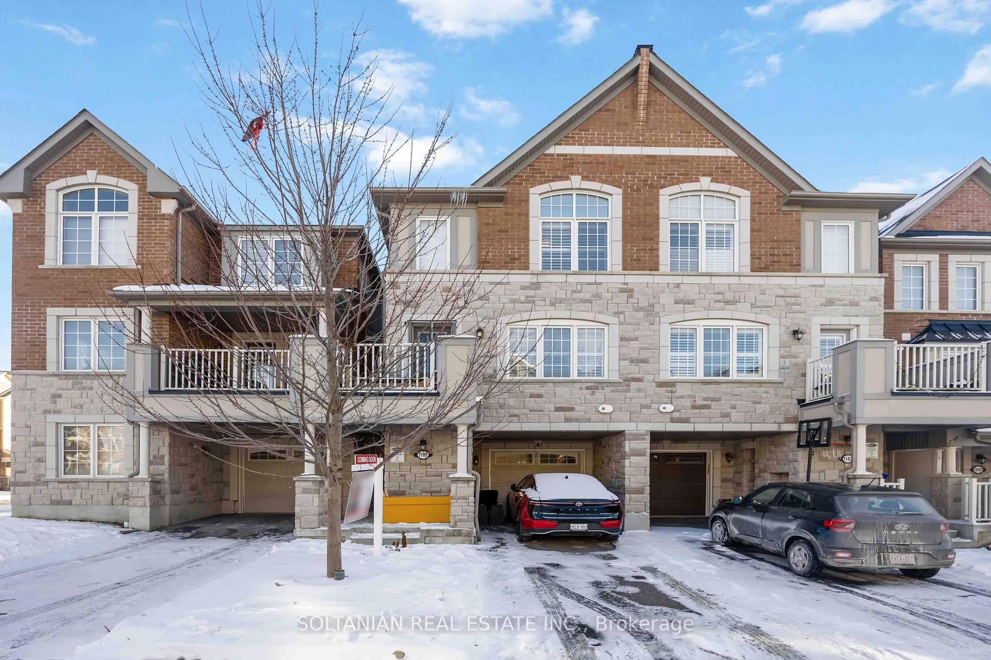 A pic from outside/outdoor area/front of a property/back of a property/a pic from drone, street for 1103 Silk St, Pickering Ontario L1X 0E8