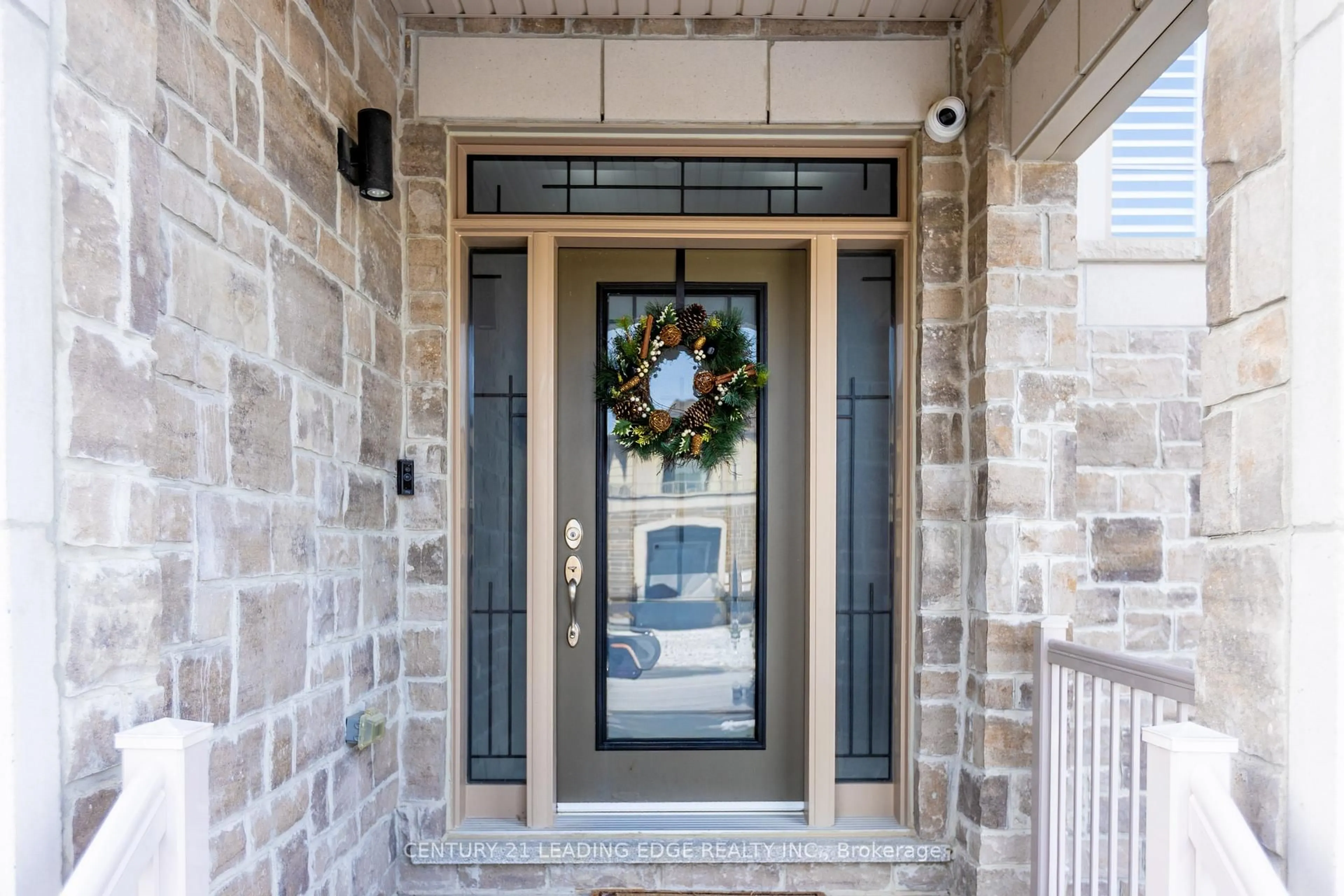 Indoor entryway for 228 FLEETWOOD Dr, Oshawa Ontario L1K 3E7