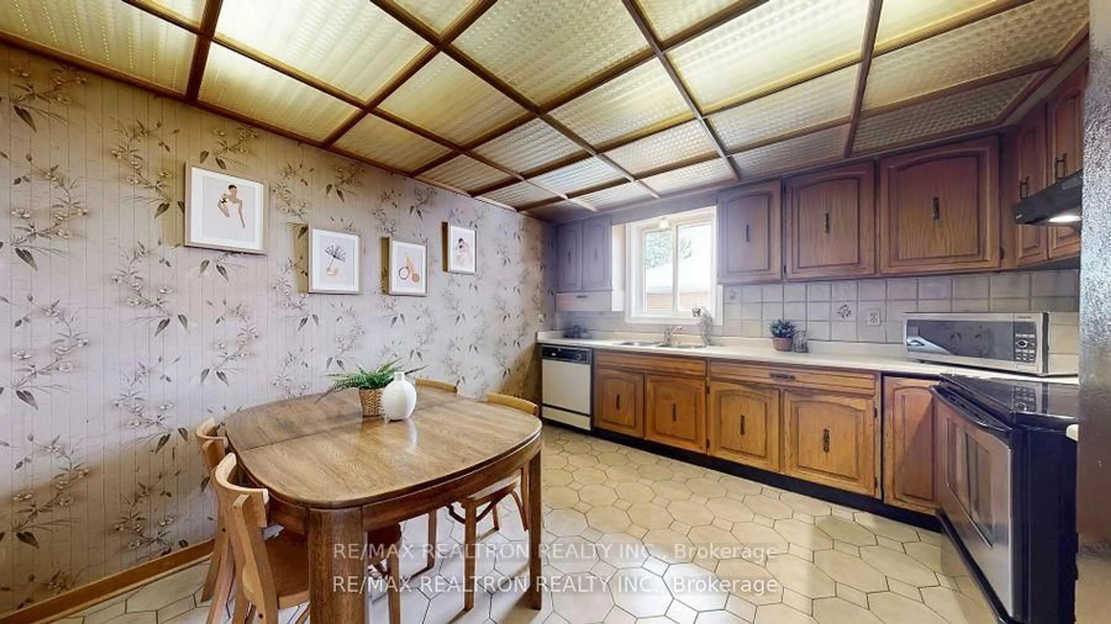 Standard kitchen, ceramic/tile floor for 69 Mossbank Dr, Toronto Ontario M1G 2C4