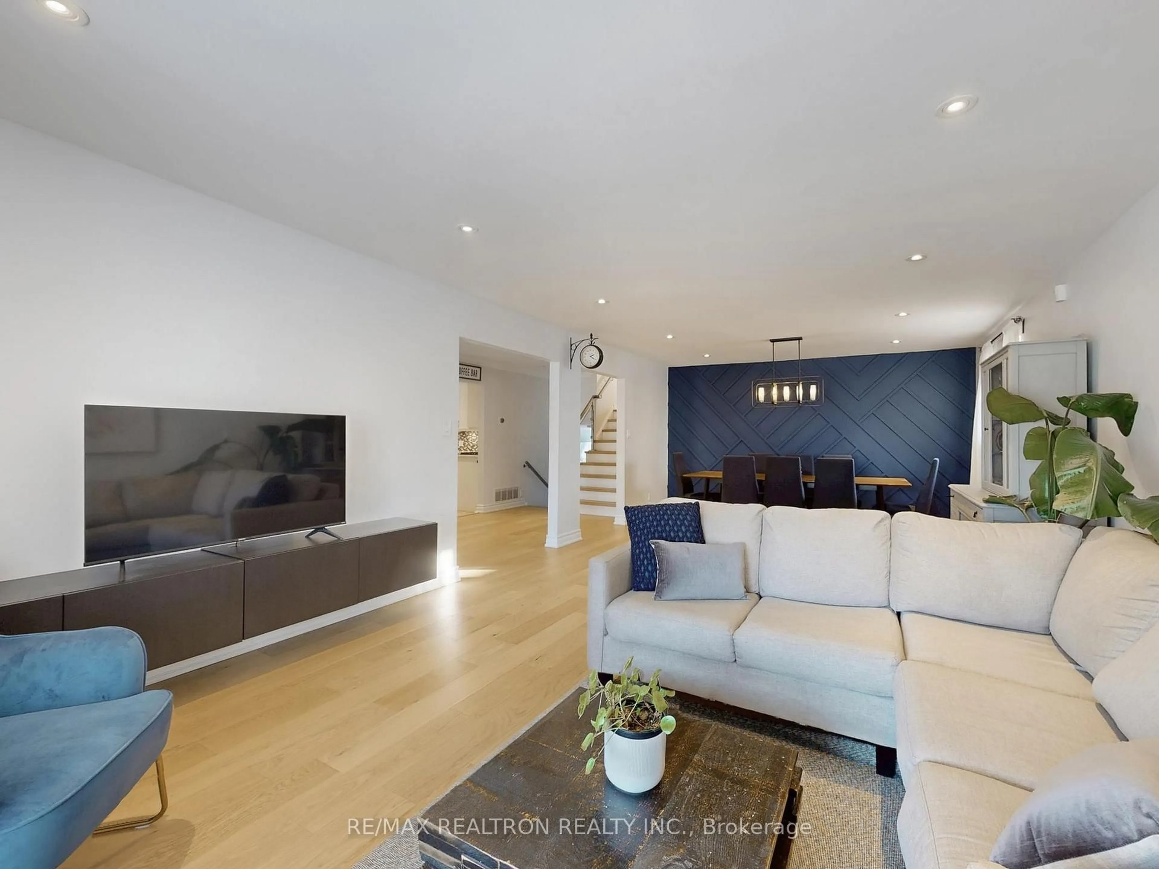 Living room with furniture, unknown for 40 Eastlea Cres, Toronto Ontario M1T 3A6