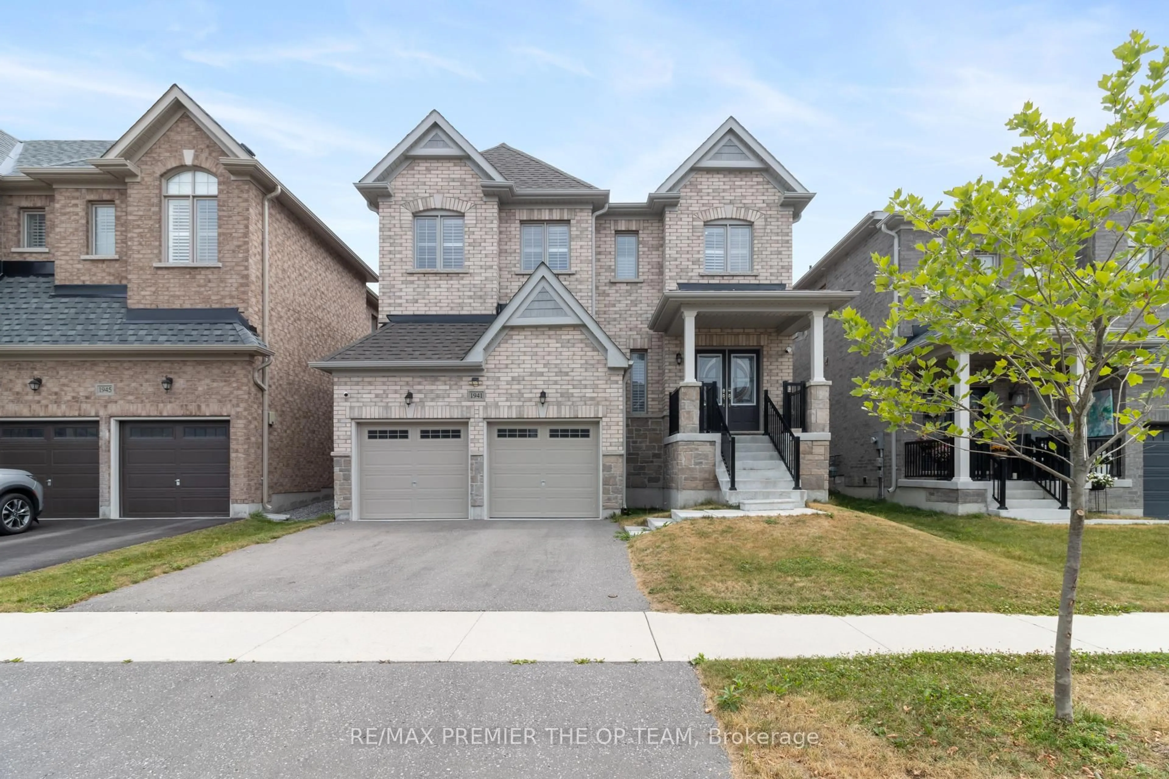 Home with brick exterior material, street for 1941 Don White Crt, Oshawa Ontario L1K 1A1