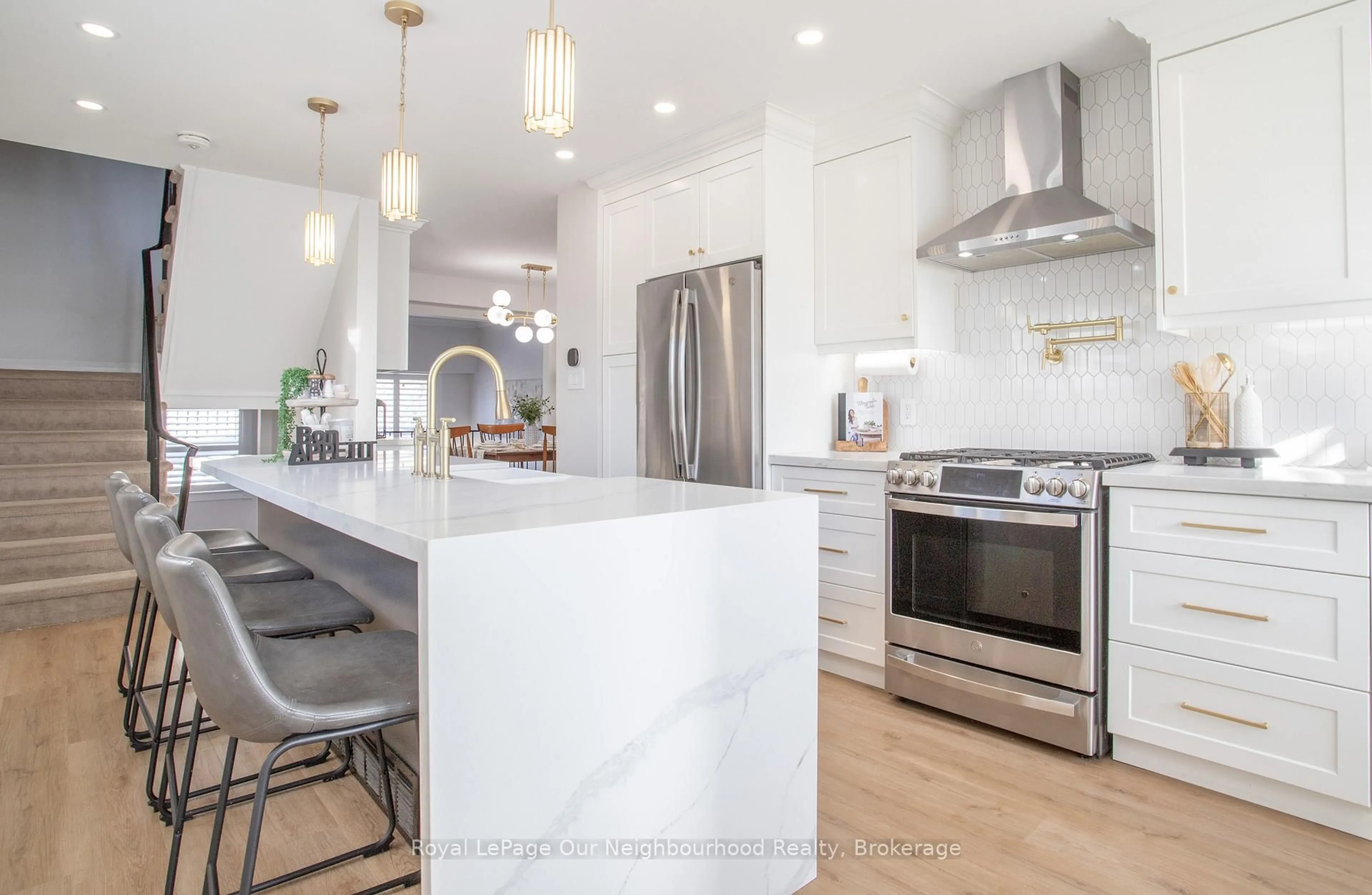 Open concept kitchen, unknown for 18 Hailey Crt, Clarington Ontario L1C 3X5