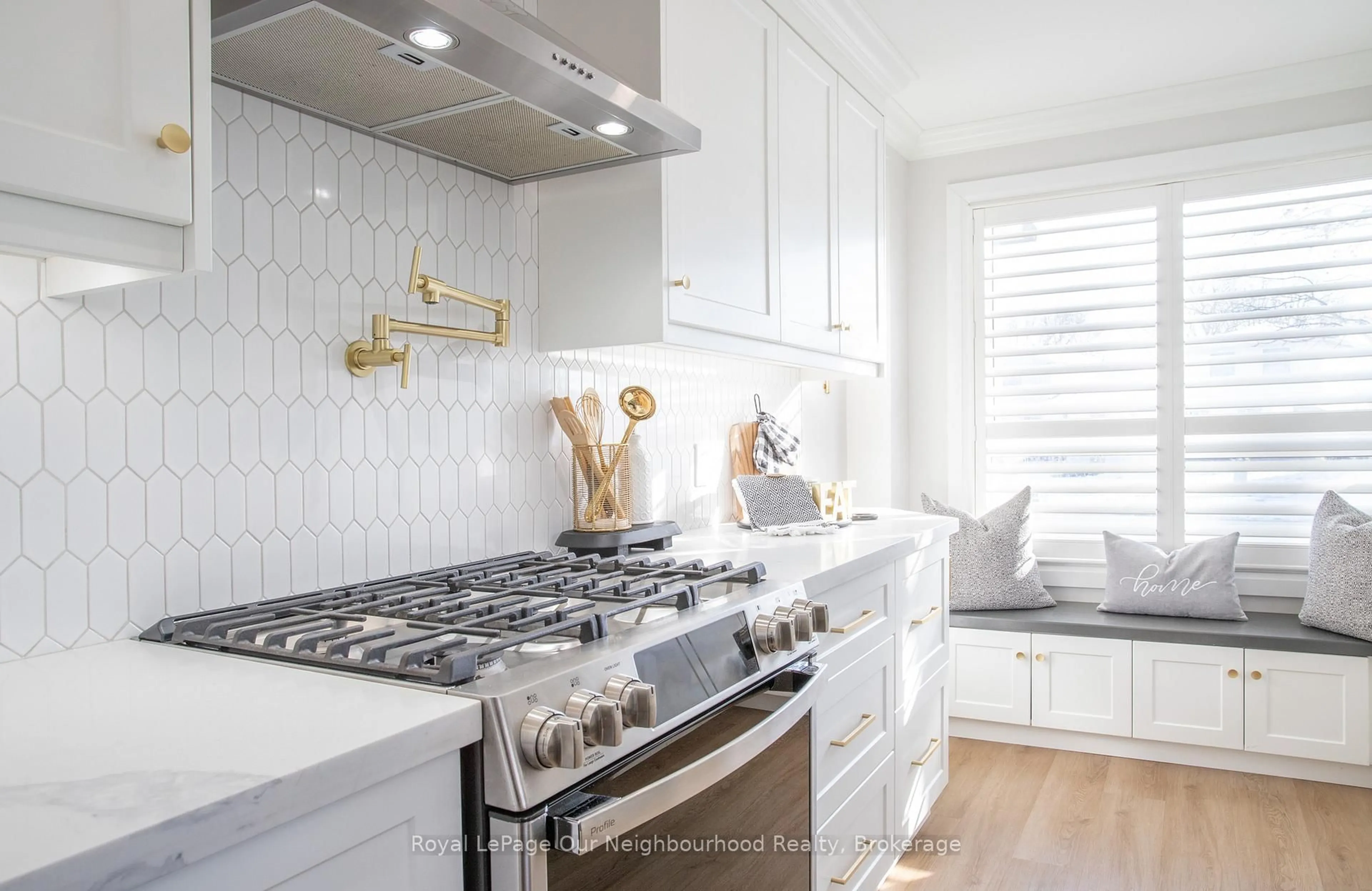 Contemporary kitchen, ceramic/tile floor for 18 Hailey Crt, Clarington Ontario L1C 3X5