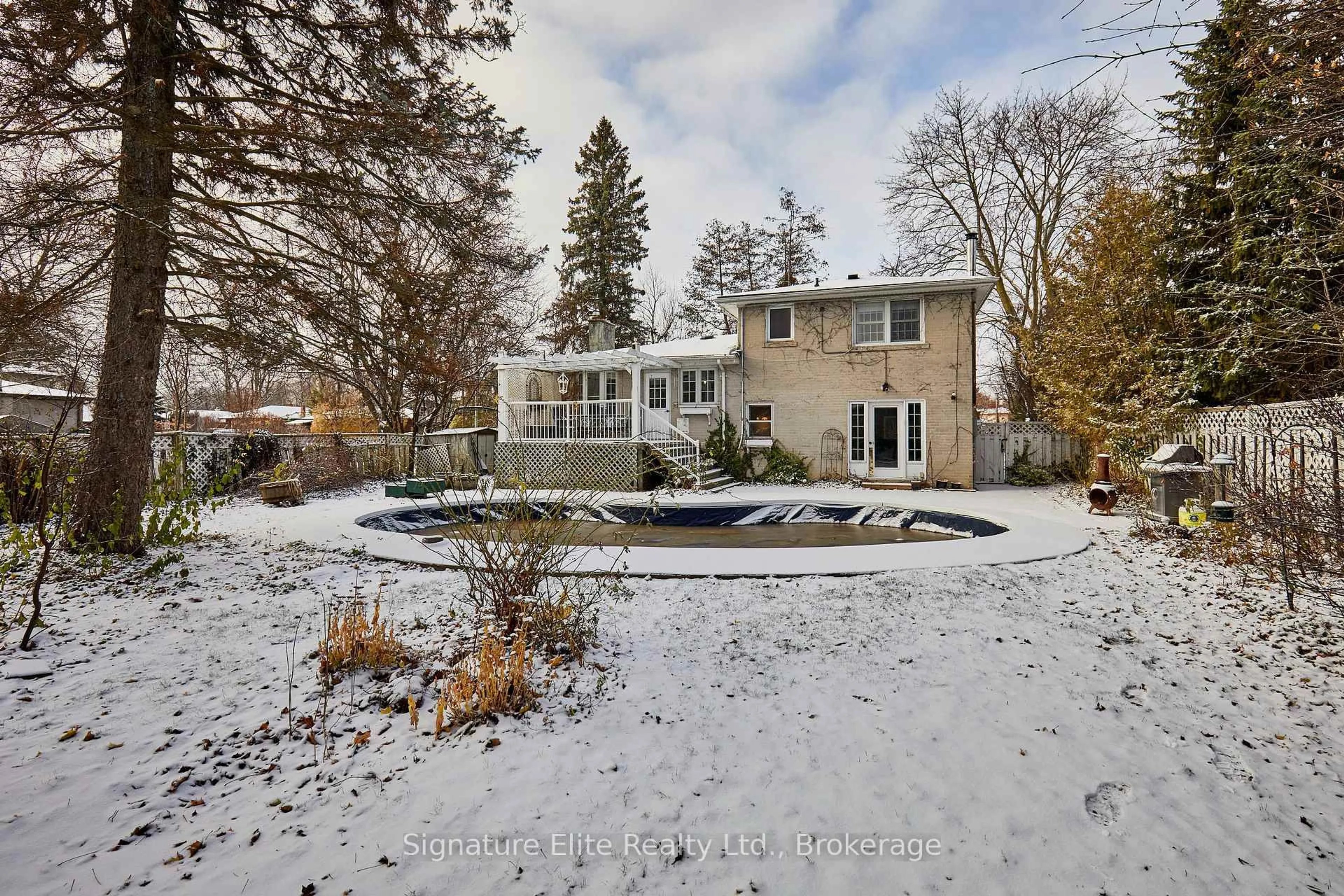 A pic from outside/outdoor area/front of a property/back of a property/a pic from drone, street for 115 Toynbee Tr, Toronto Ontario M1E 1G5