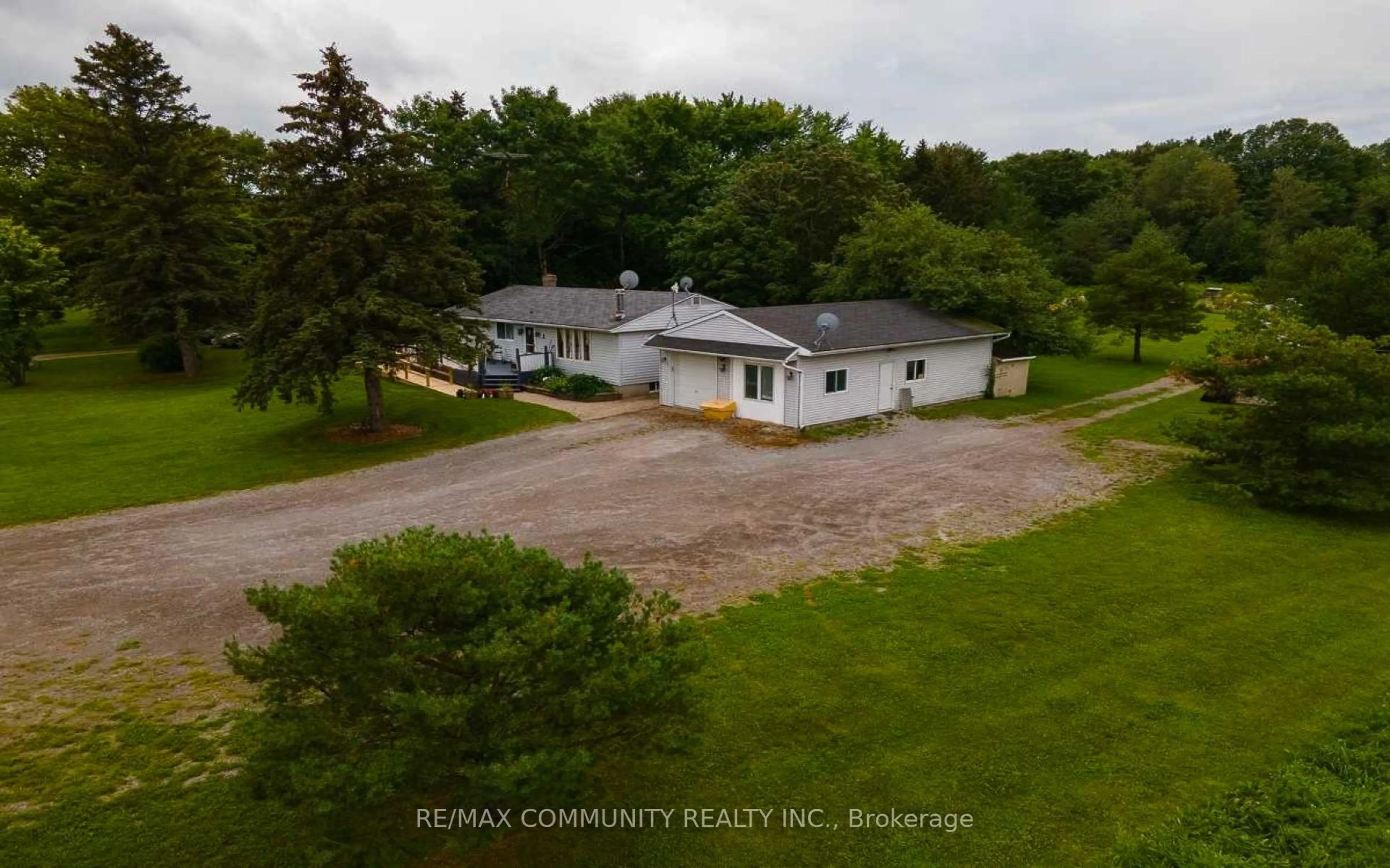A pic from outside/outdoor area/front of a property/back of a property/a pic from drone, building for 11490 Simcoe St, Scugog Ontario L9L 1B3