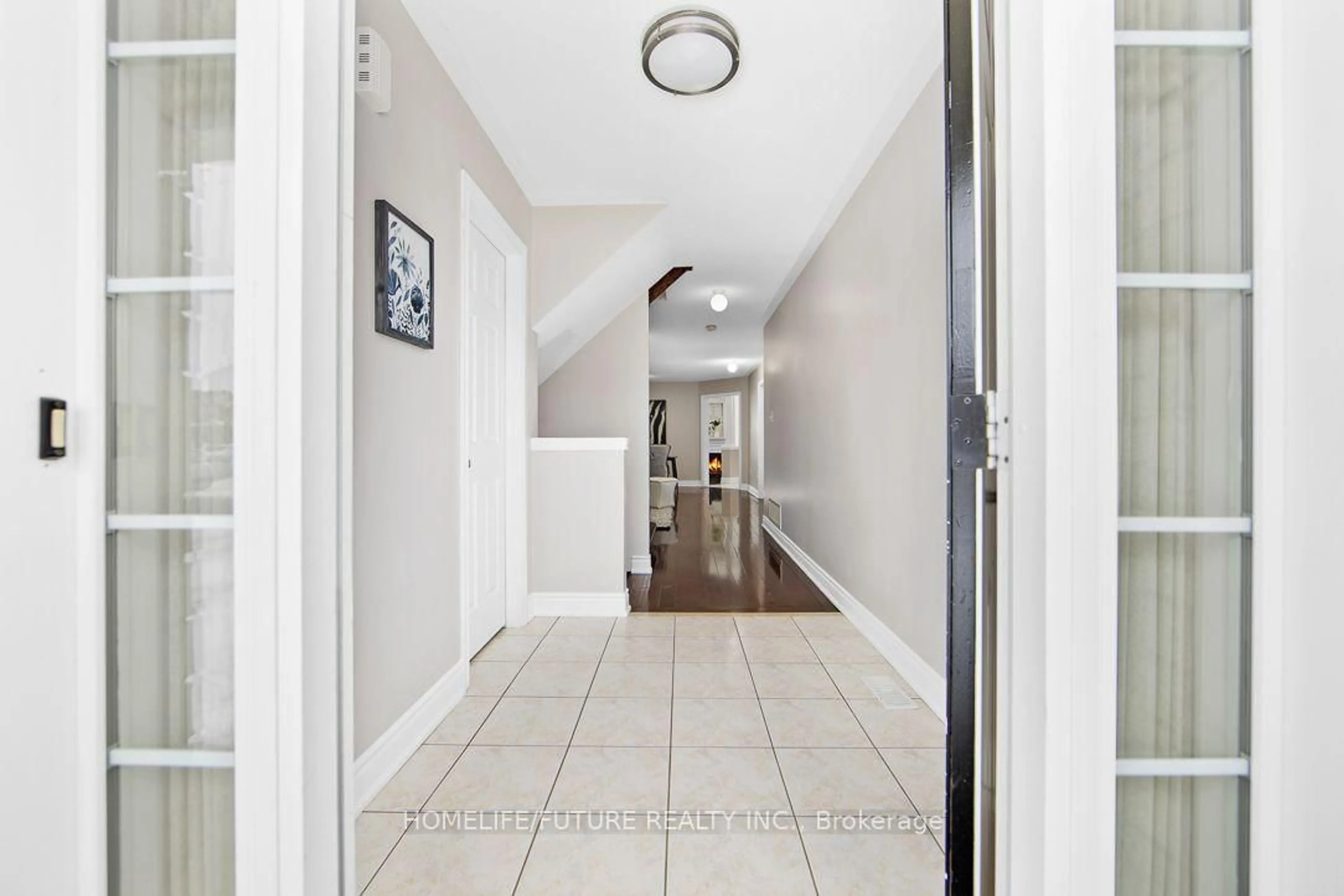Indoor foyer for 39 Harkness Dr, Whitby Ontario L1R 0C5