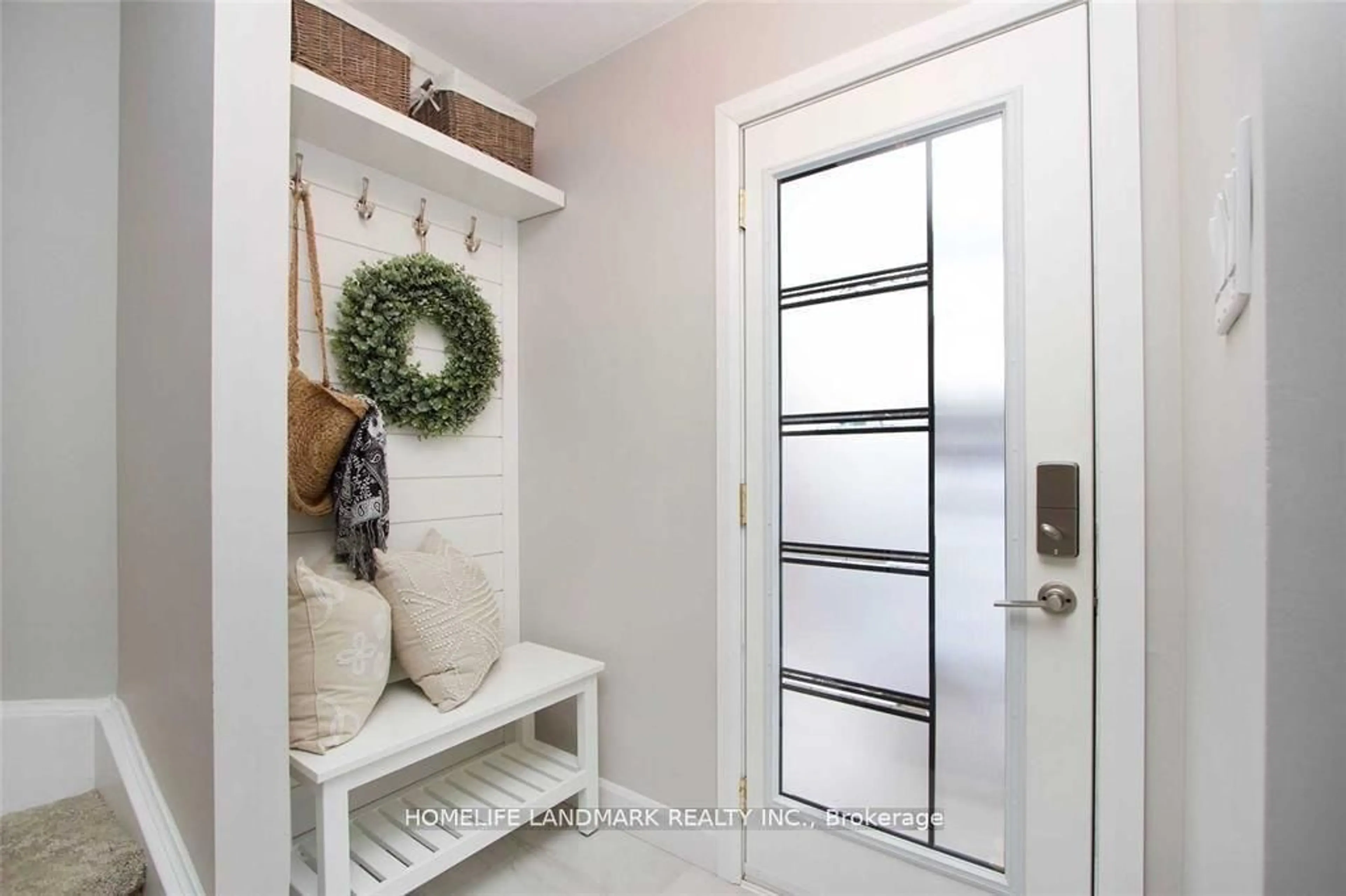 Indoor entryway for 1240 Mulmur Crt, Pickering Ontario L1V 3L7