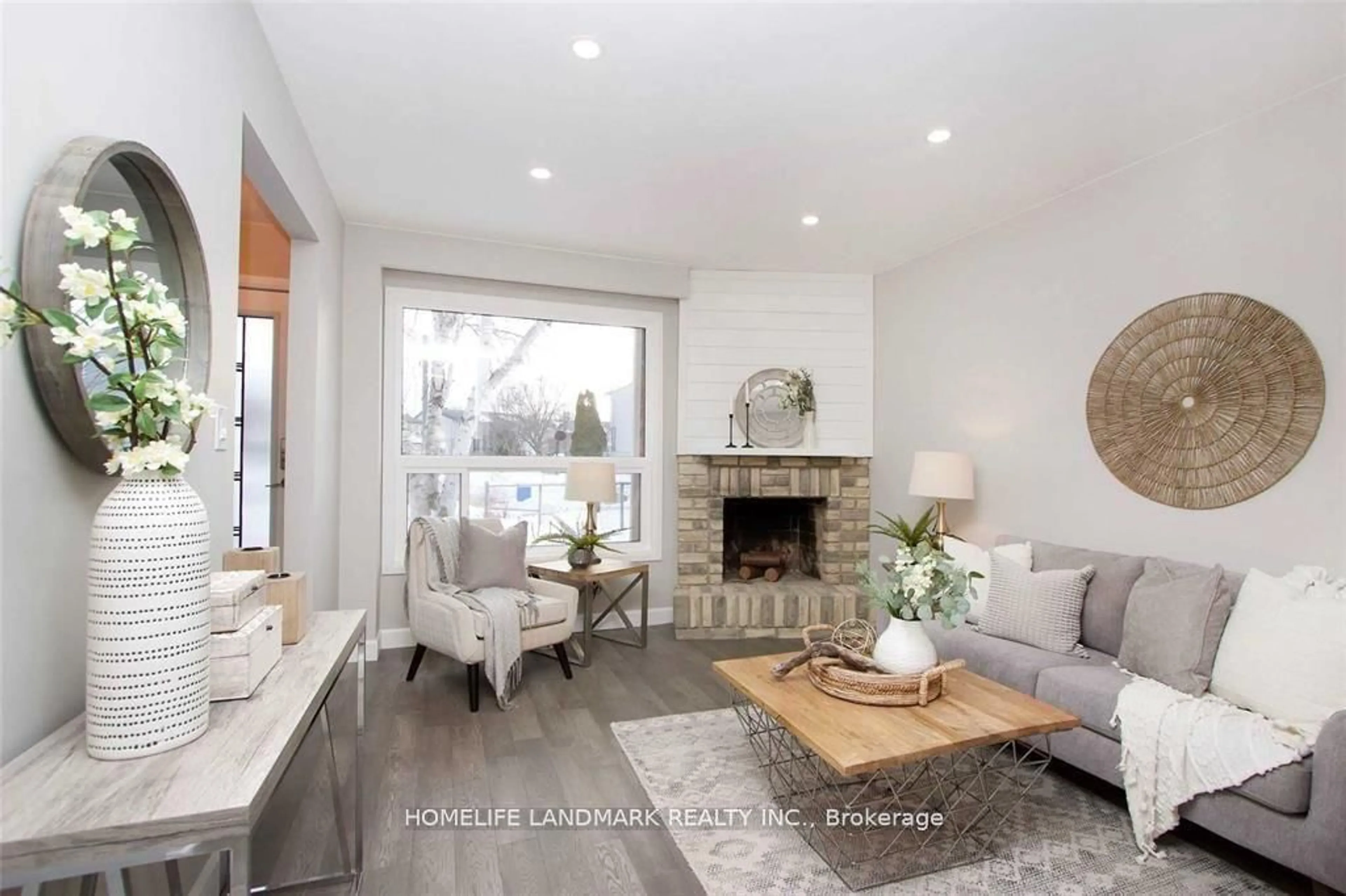 Living room with furniture, unknown for 1240 Mulmur Crt, Pickering Ontario L1V 3L7