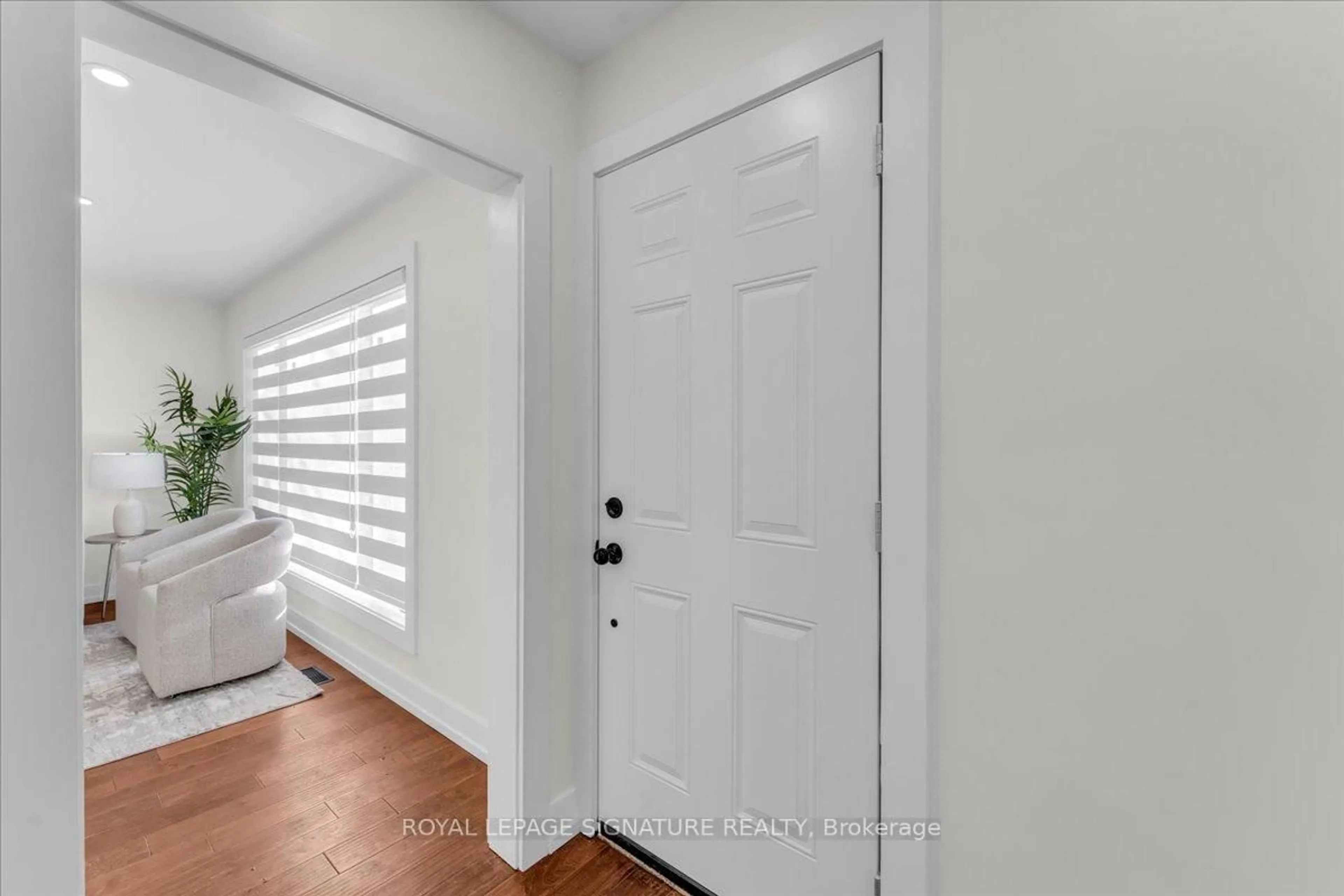 Indoor entryway for 49 Ivordale Cres, Toronto Ontario M1R 2W7