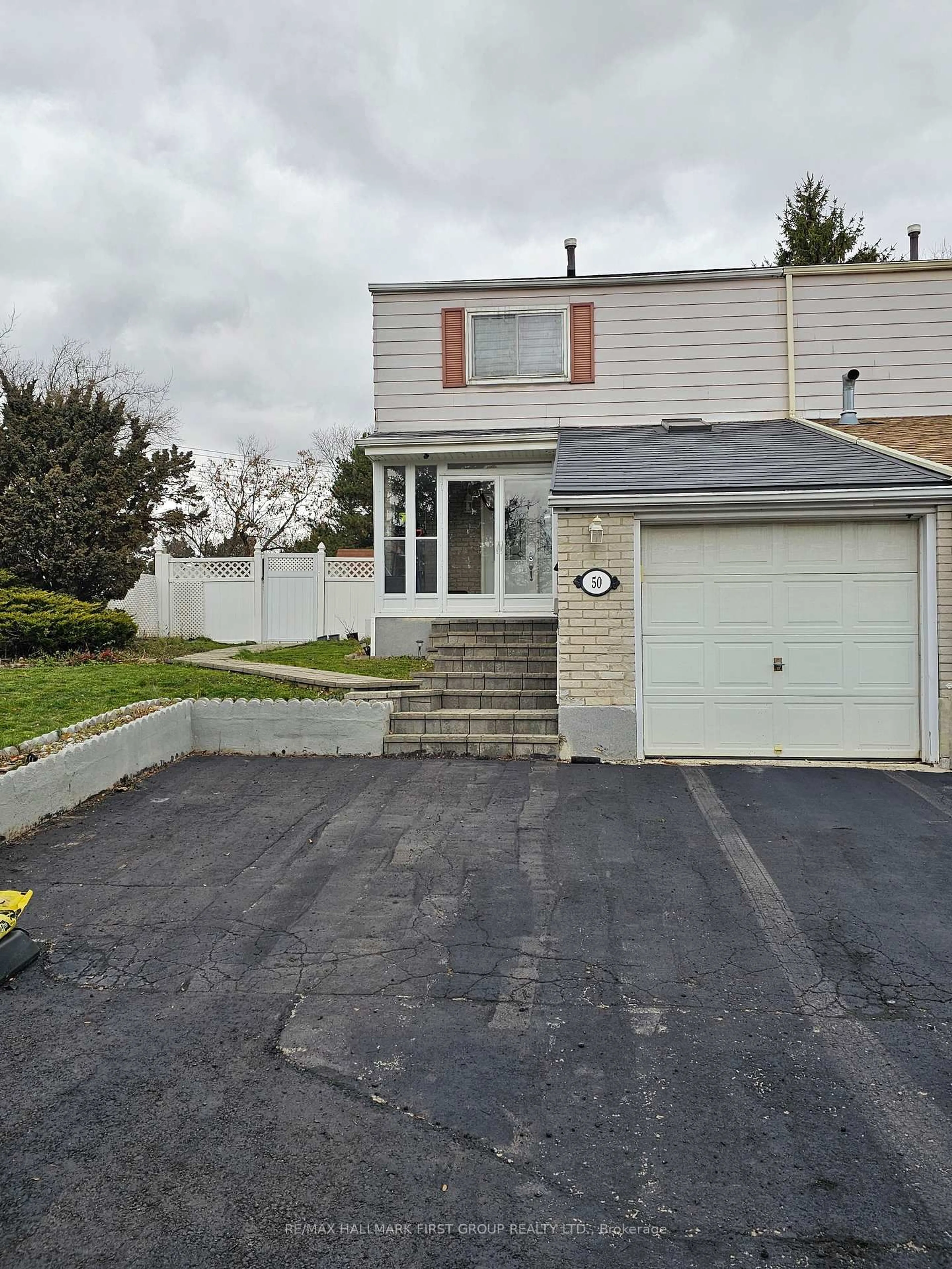 Home with vinyl exterior material, street for 50 Goskin Crt, Toronto Ontario M1B 1J3