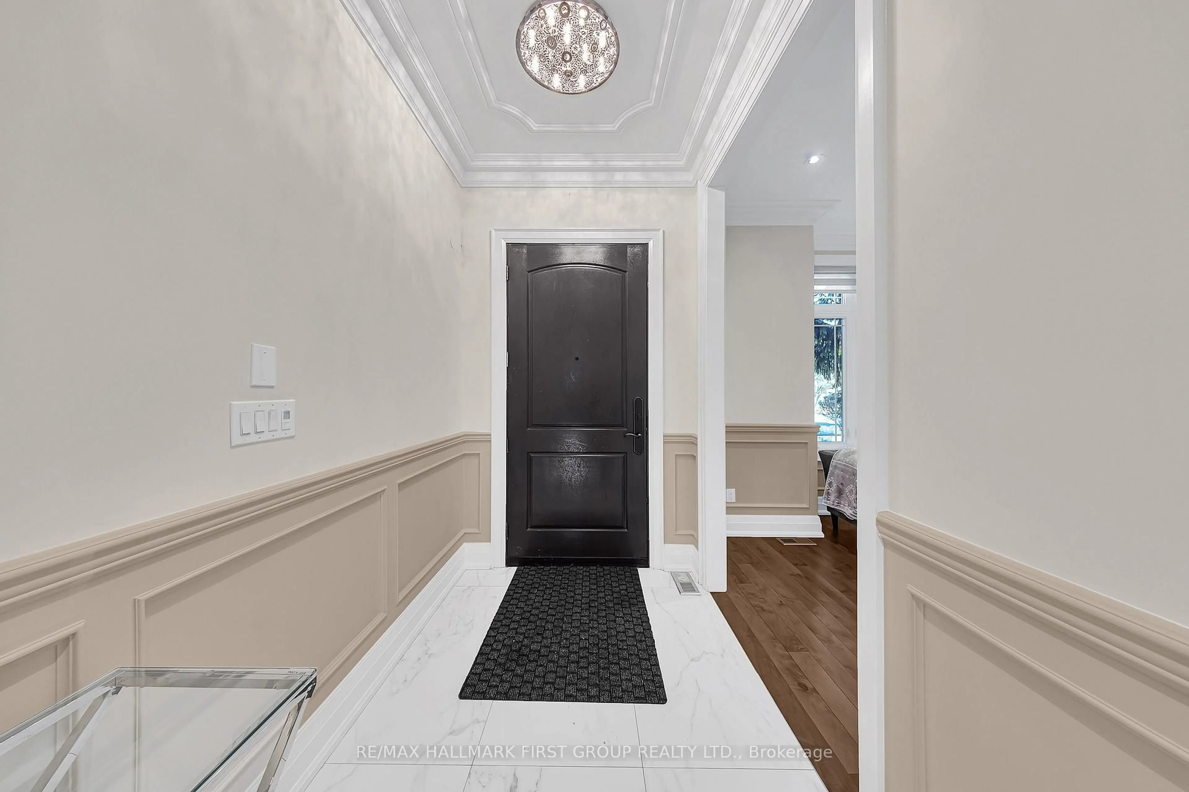 Indoor entryway for 752 Hillview Cres, Pickering Ontario L1W 2S1