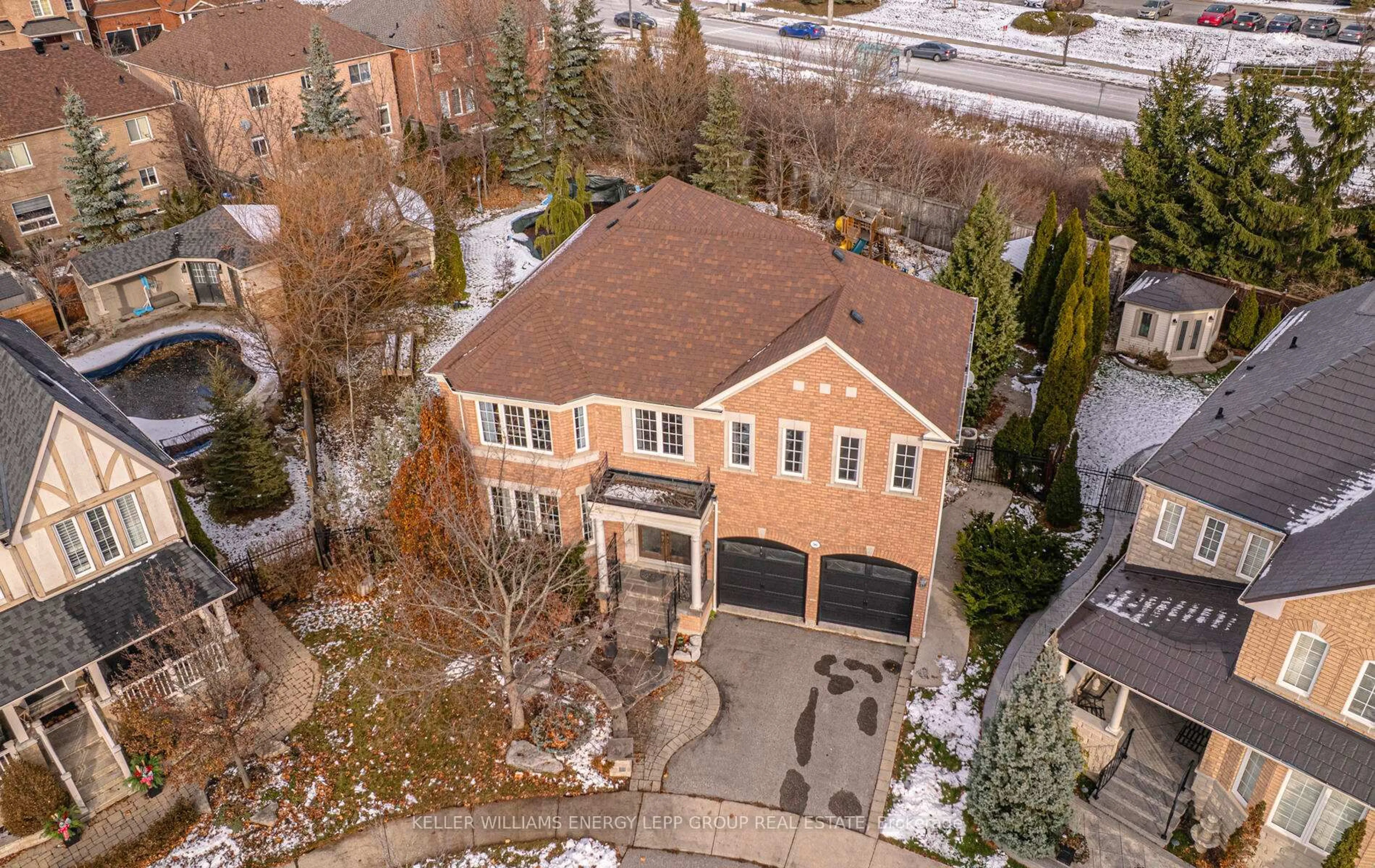 A pic from outside/outdoor area/front of a property/back of a property/a pic from drone, street for 56 Peacock Cres, Ajax Ontario L1T 0C5