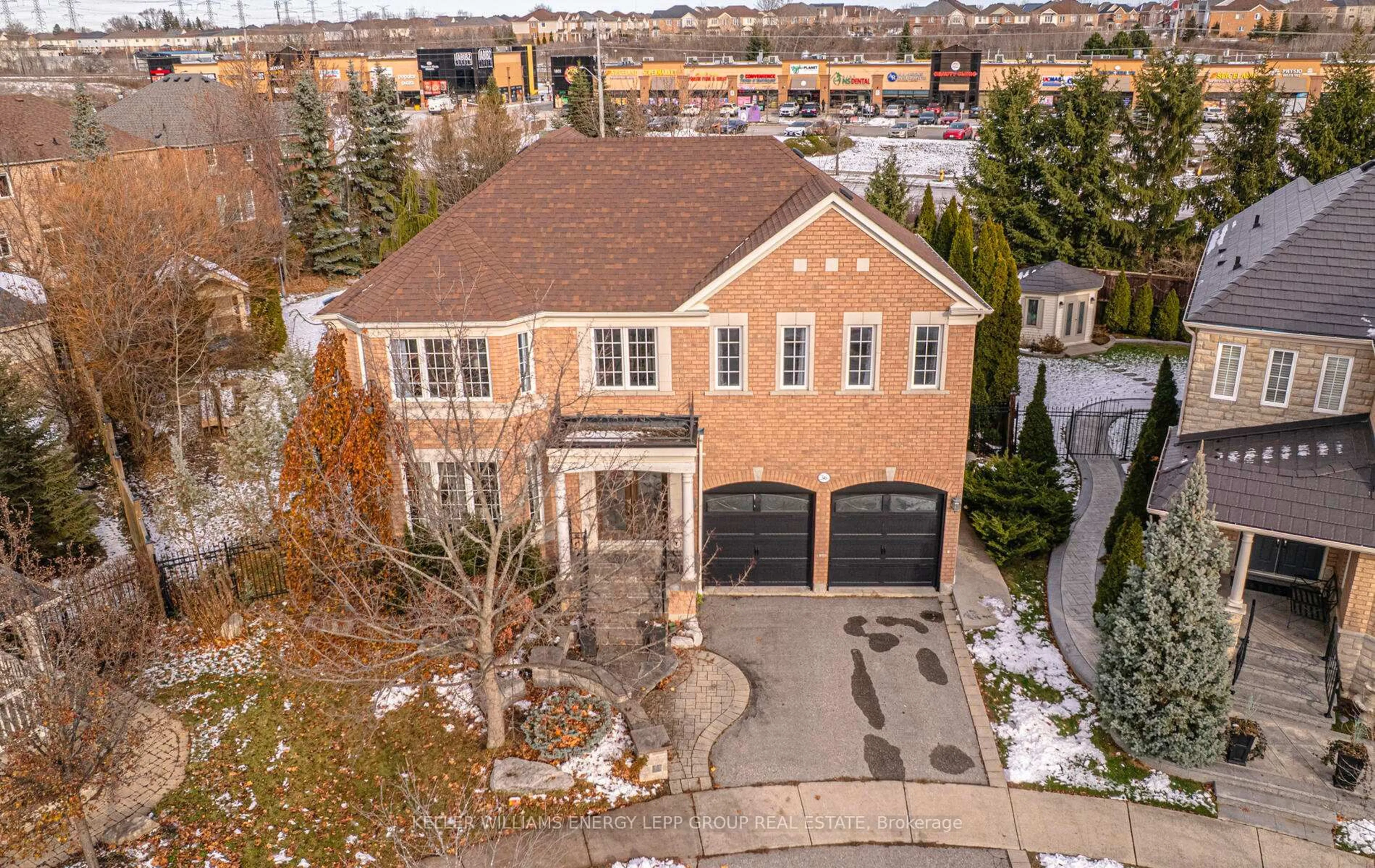 A pic from outside/outdoor area/front of a property/back of a property/a pic from drone, street for 56 Peacock Cres, Ajax Ontario L1T 0C5