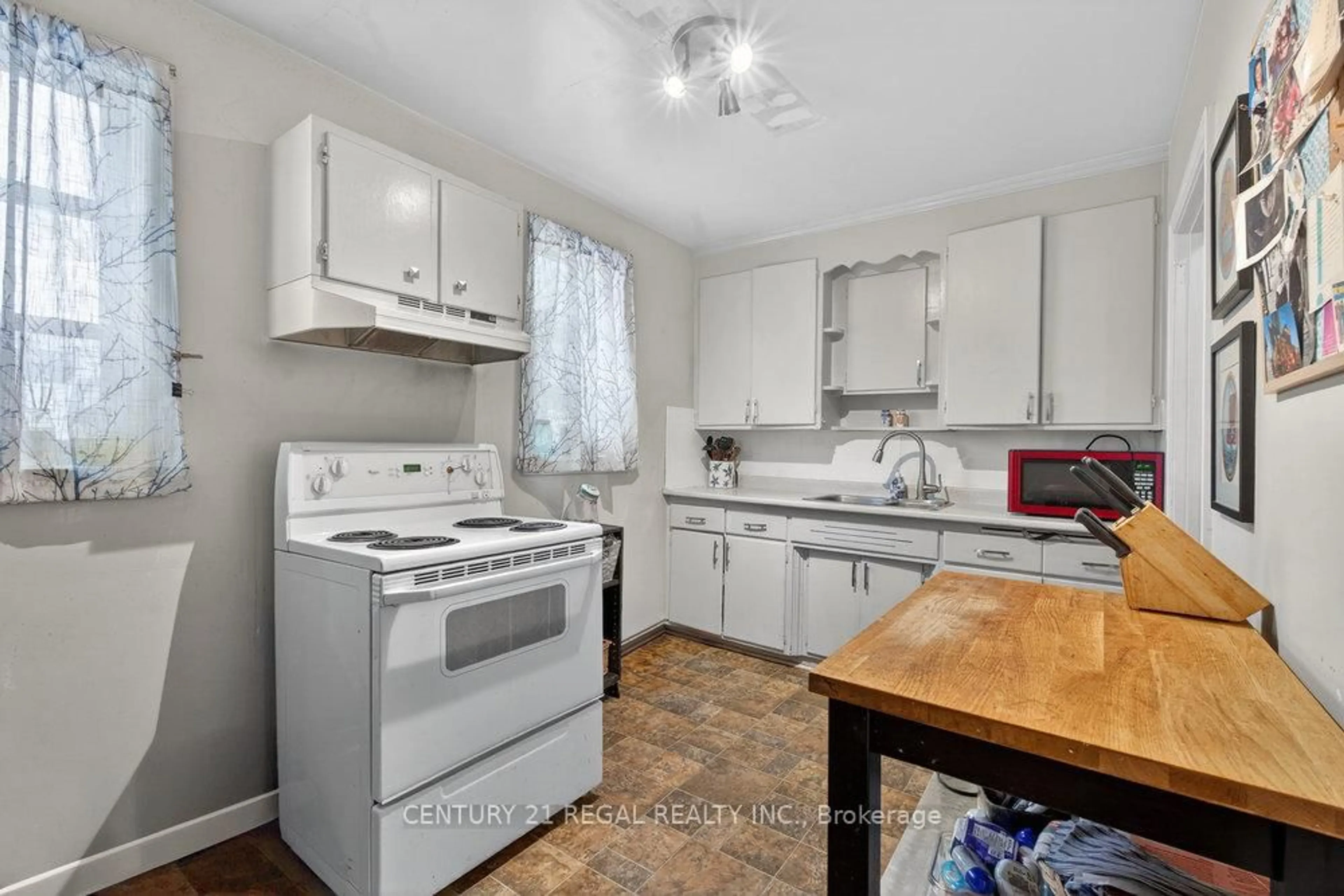 Standard kitchen, unknown for 24 Roosevelt Ave, Ajax Ontario L1S 2L2