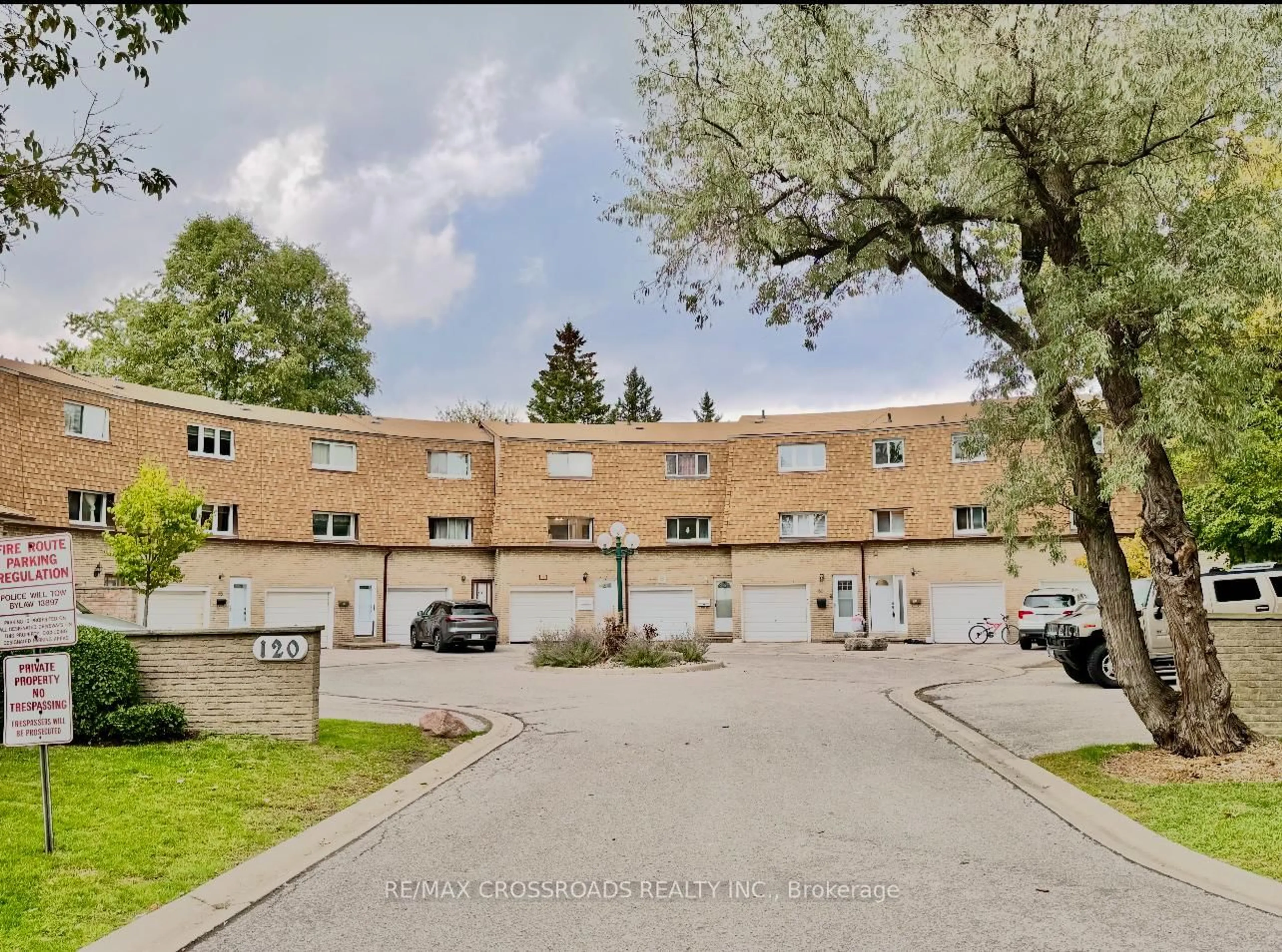 A pic from outside/outdoor area/front of a property/back of a property/a pic from drone, street for 120 Beverly Glen Blvd #58, Toronto Ontario M1W 1W6