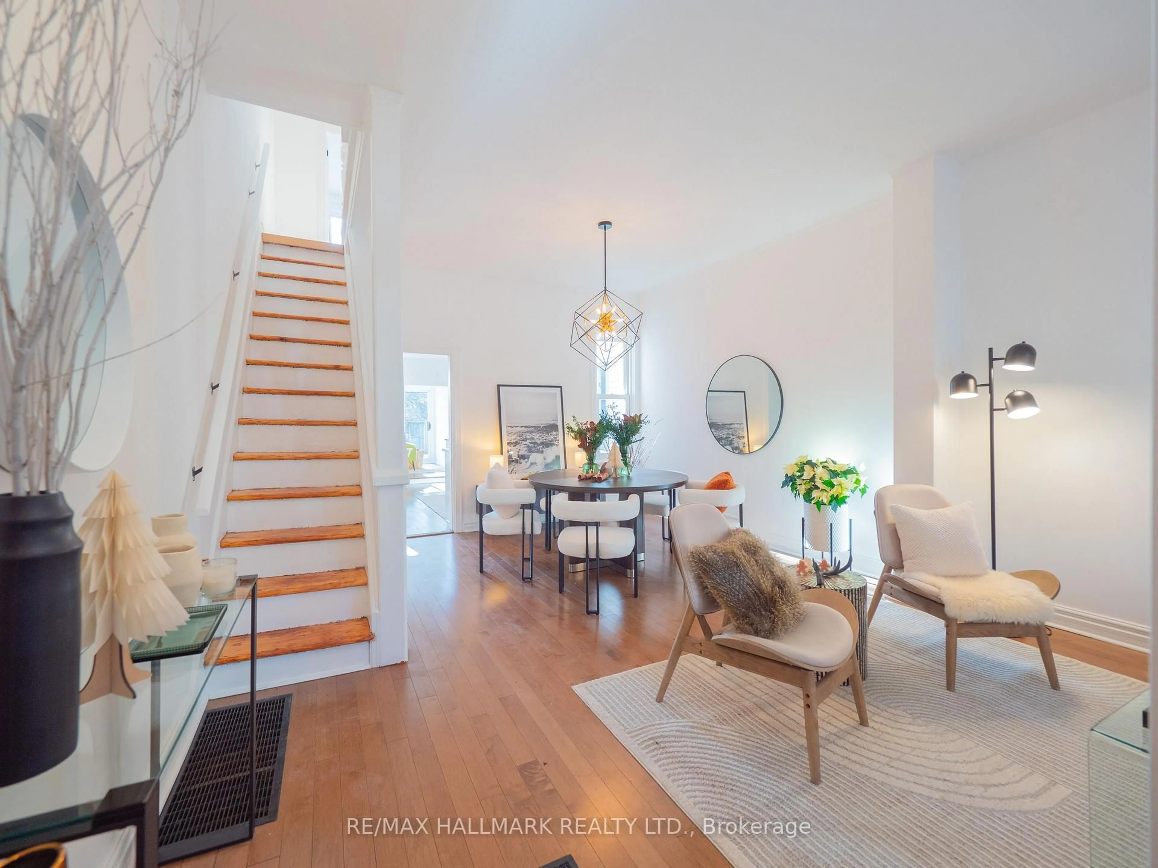 Indoor entryway for 115 Victor Ave, Toronto Ontario M4K 1A7