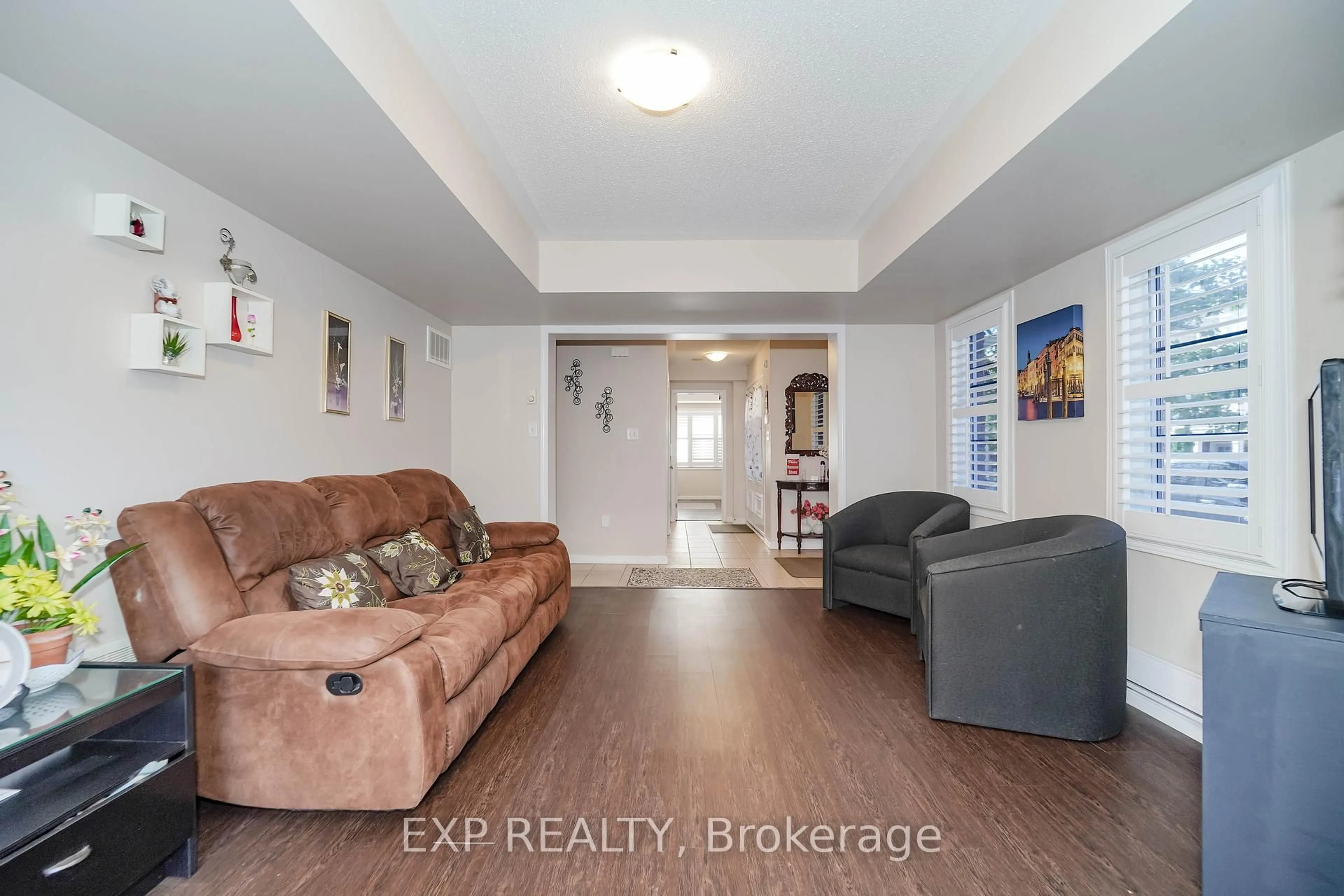 Living room with furniture, unknown for 60 Deans Dr, Toronto Ontario M1L 0C1