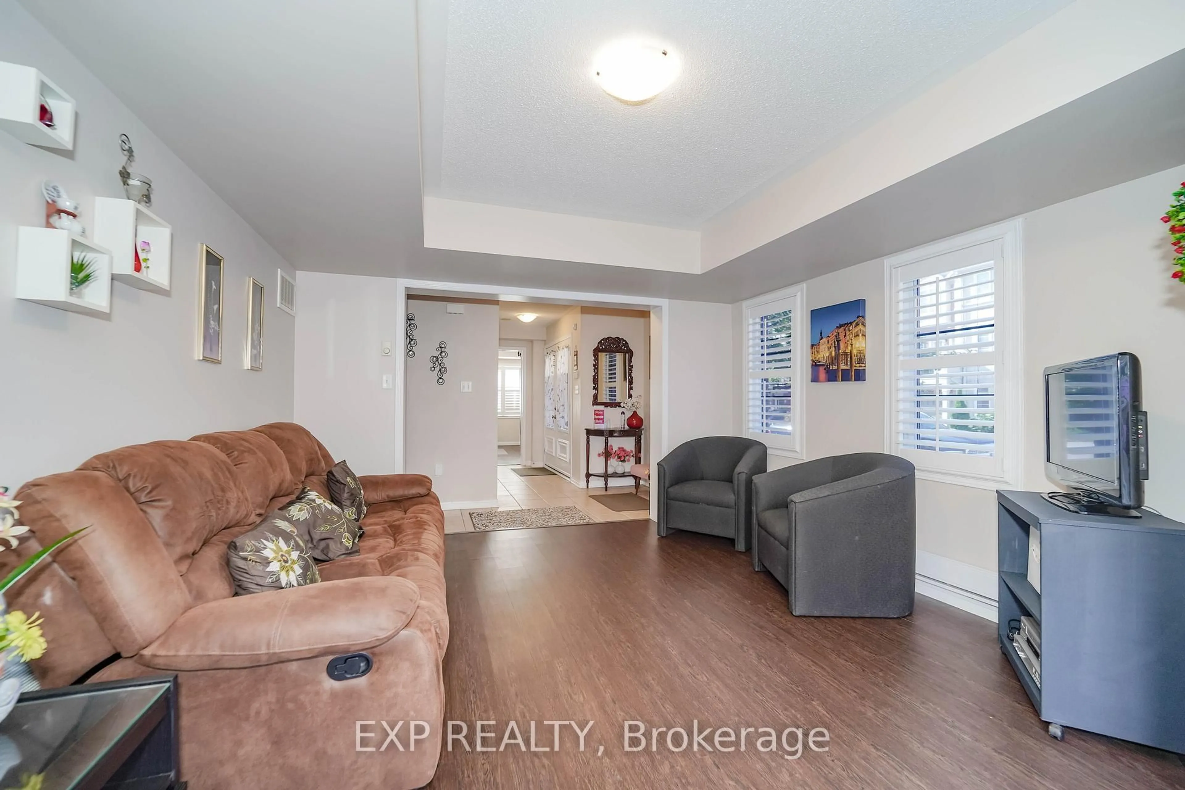 Living room with furniture, unknown for 60 Deans Dr, Toronto Ontario M1L 0C1