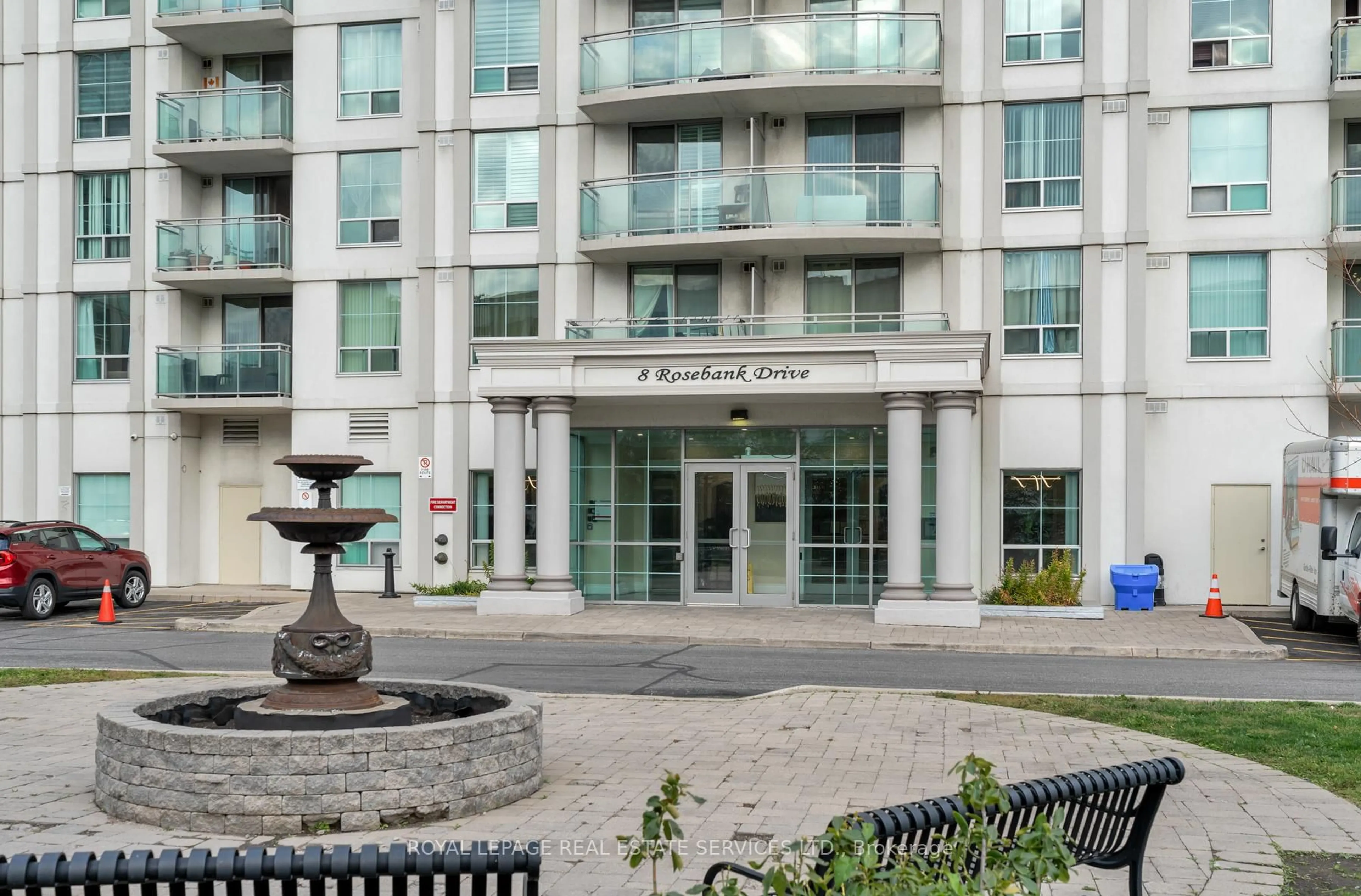 Indoor foyer for 8 Rosebank Dr #2E, Toronto Ontario M1B 5Z3