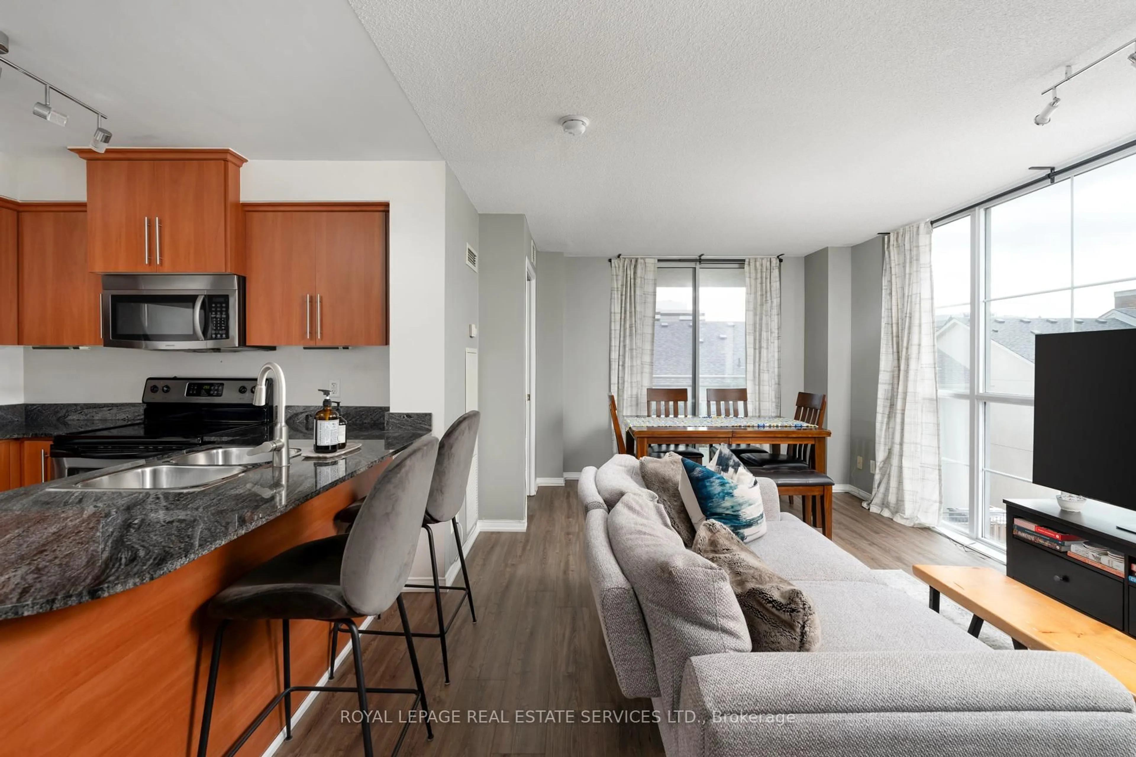 Open concept kitchen, unknown for 8 Rosebank Dr #2E, Toronto Ontario M1B 5Z3