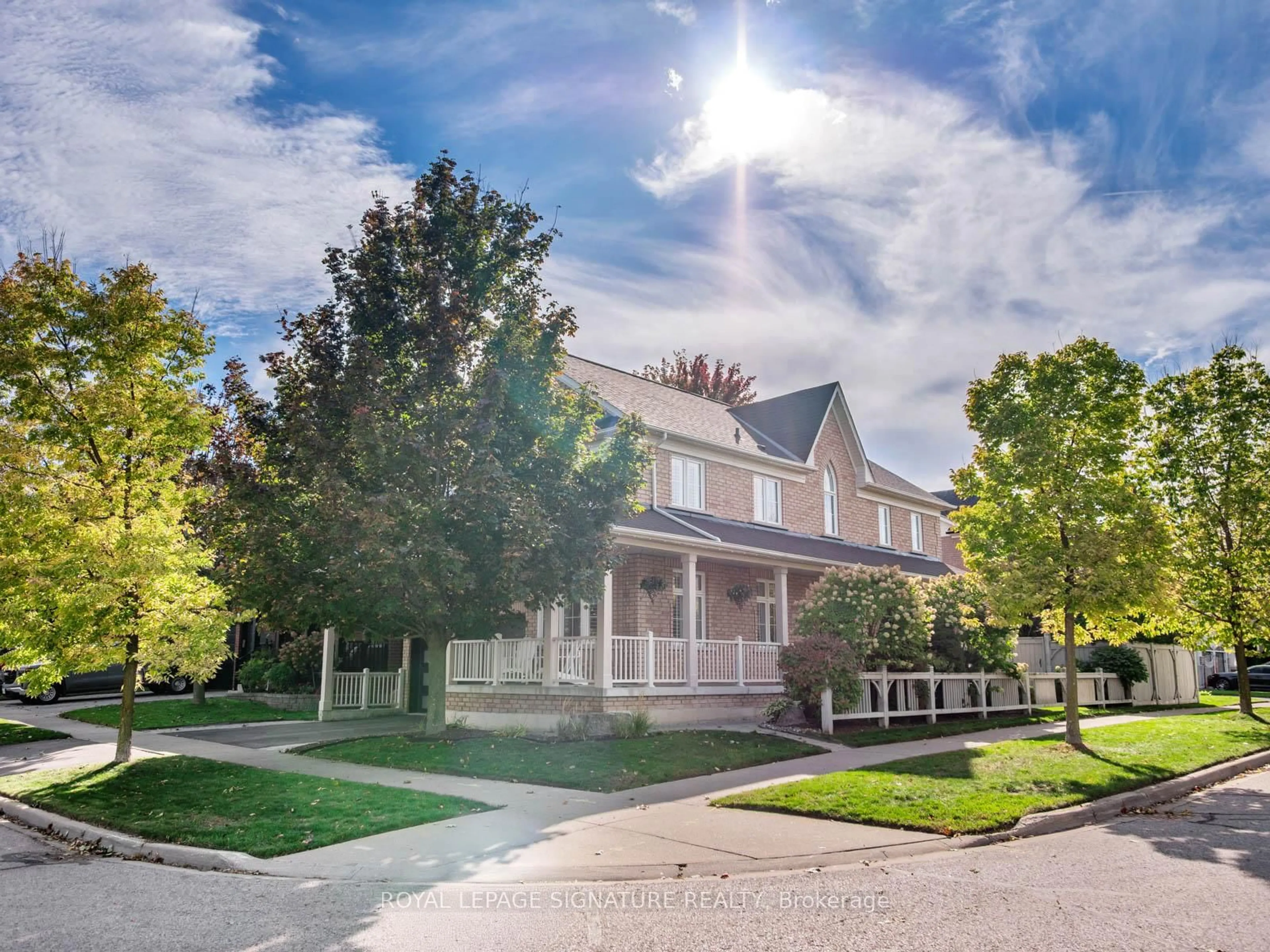 A pic from outside/outdoor area/front of a property/back of a property/a pic from drone, street for 2 Denbury Crt, Whitby Ontario L1M 2P3