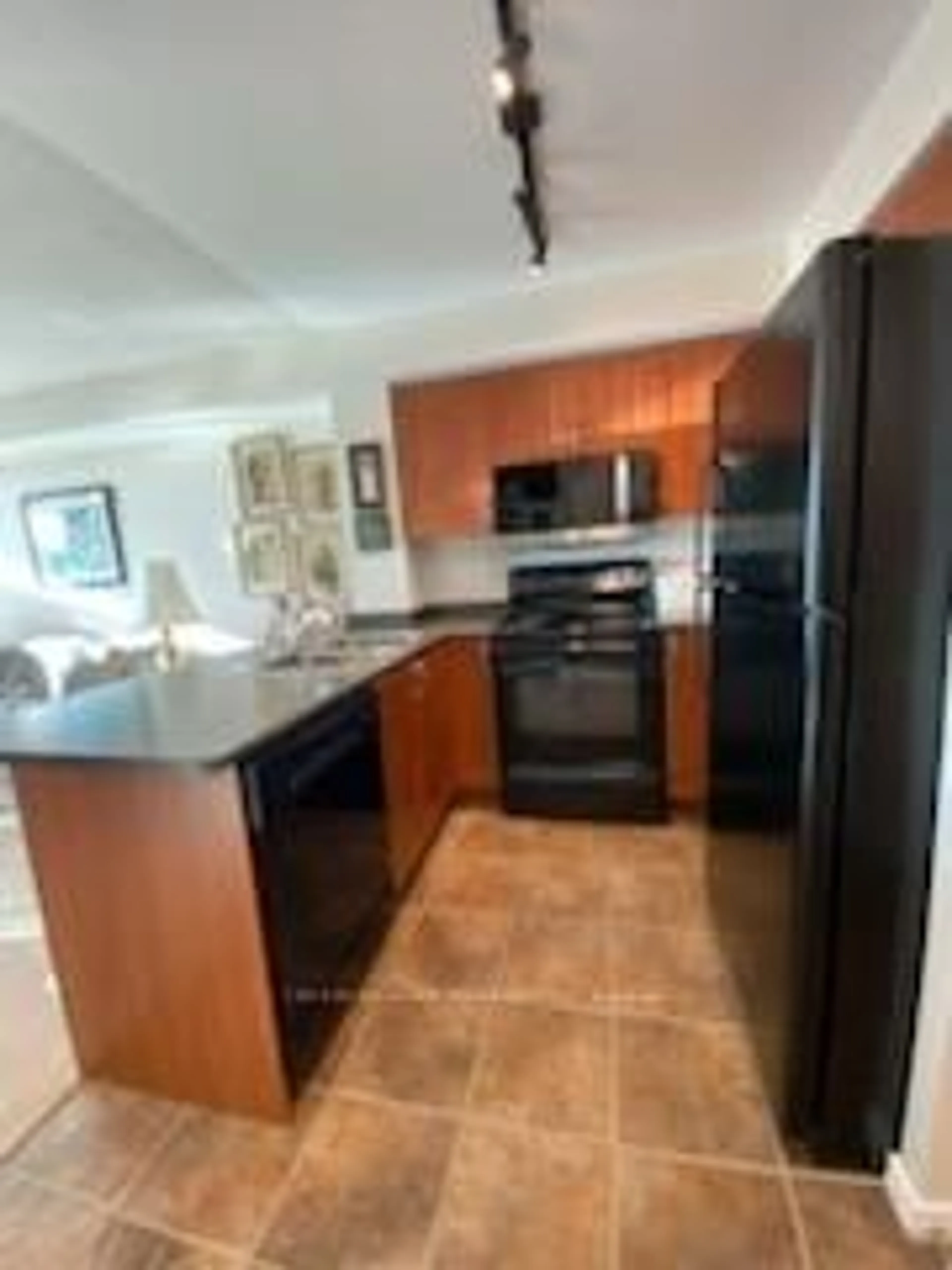 Unknown for 340 Watson St #318, Whitby Ontario L1N 9G1