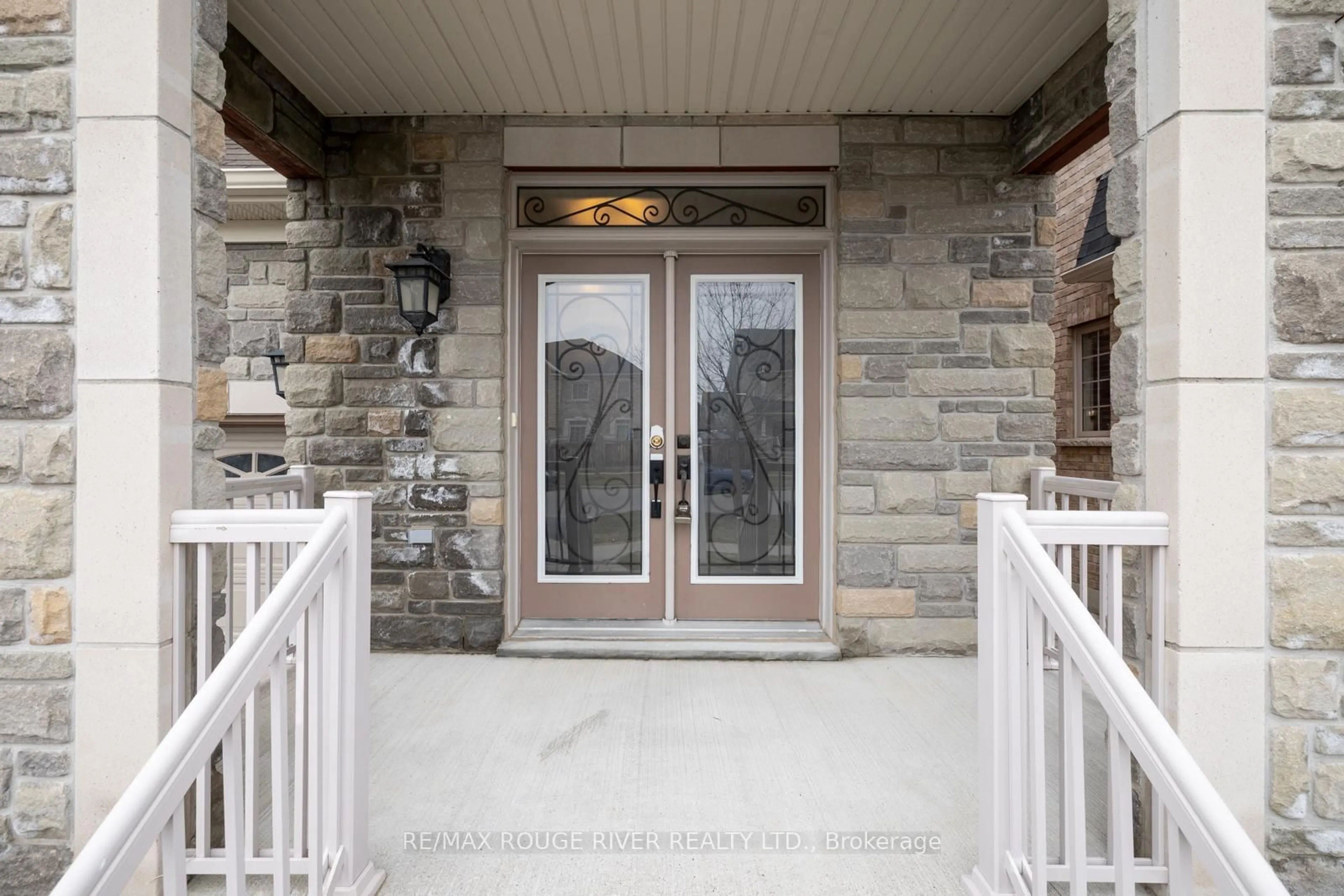 Indoor entryway for 34 Harry Gay Dr, Clarington Ontario L1E 0B2