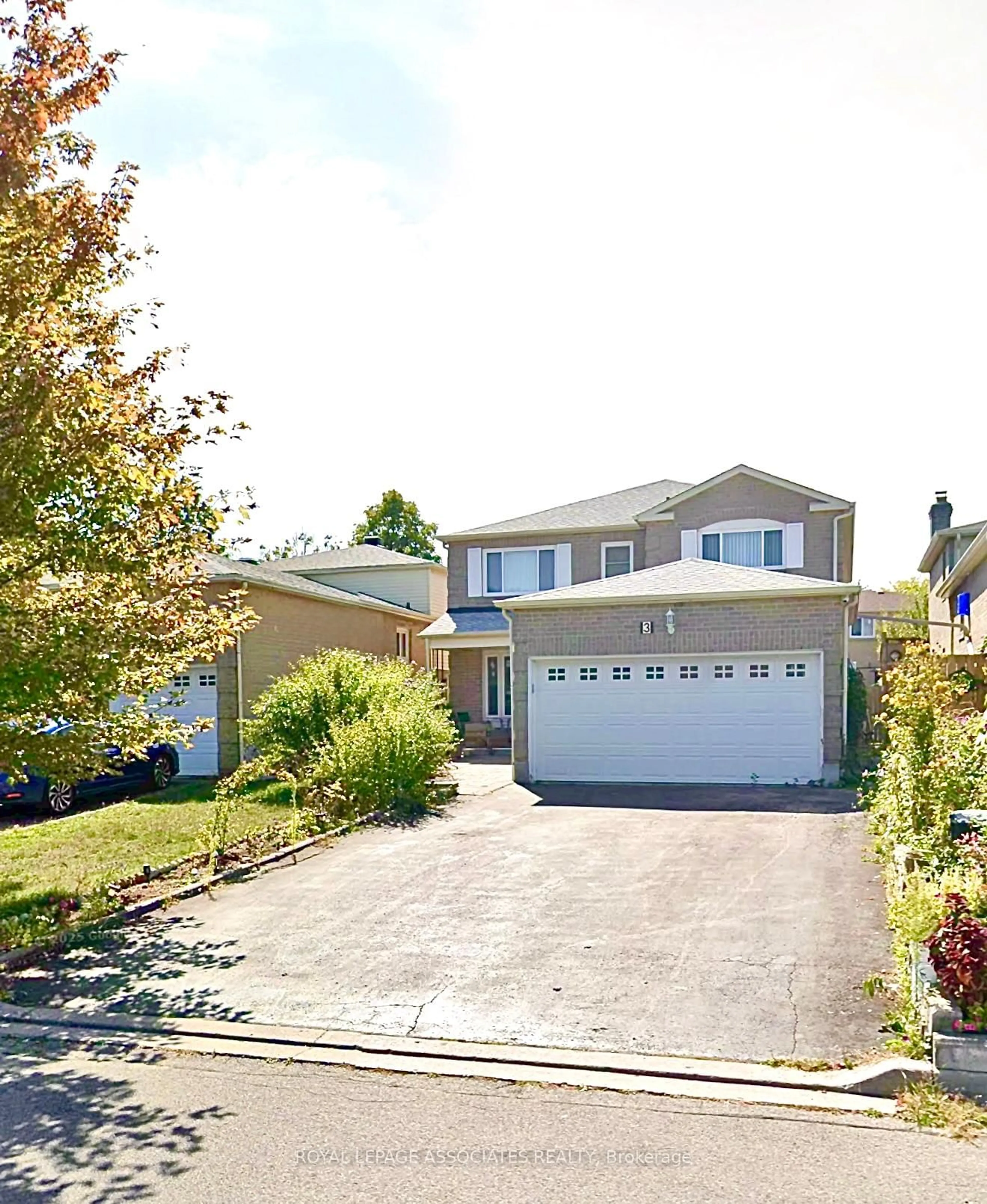 Home with vinyl exterior material, street for 3 Middleport Cres, Toronto Ontario M1B 4L5