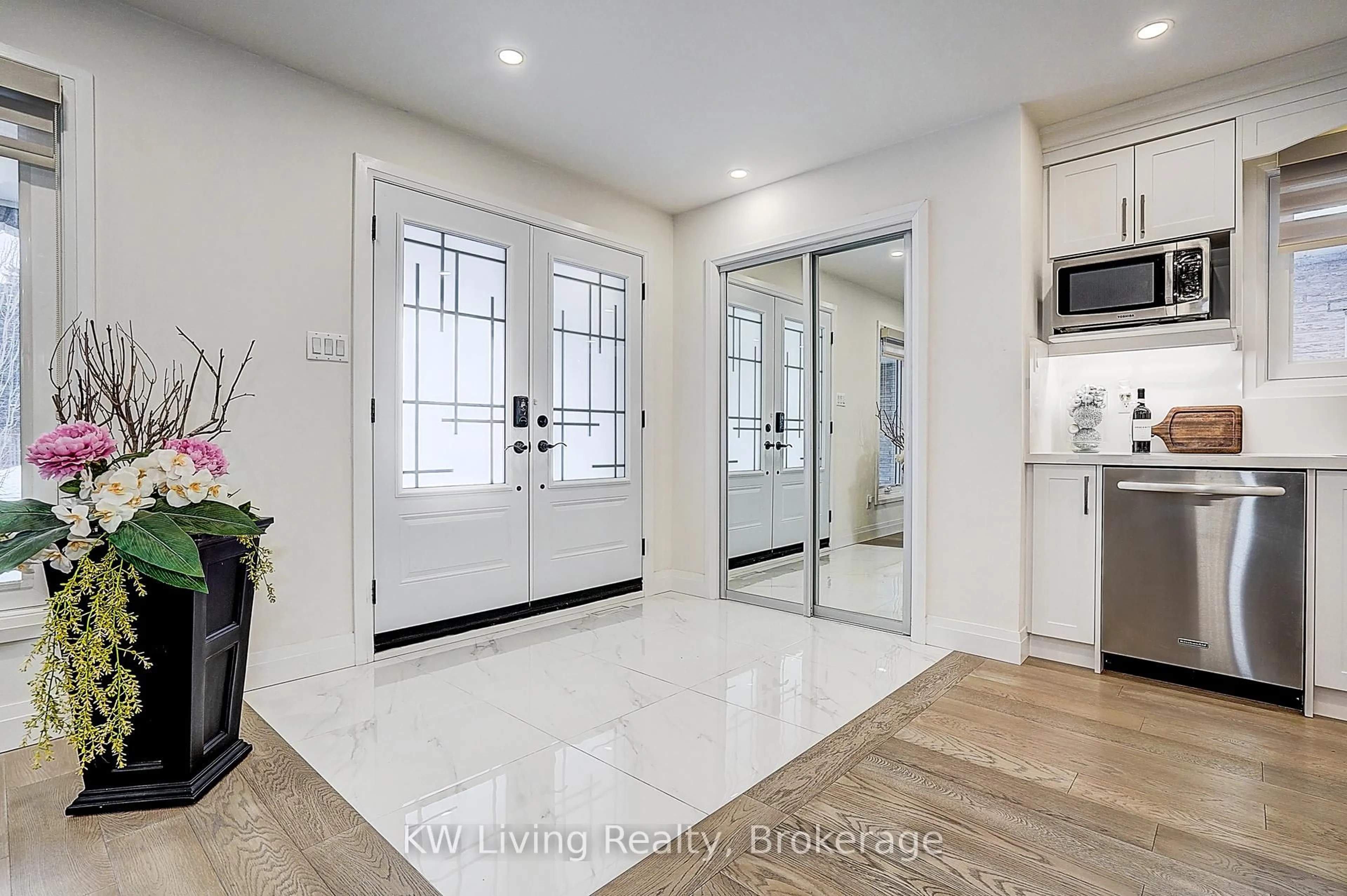 Indoor entryway for 76 Keyworth Tr, Toronto Ontario M1S 2V1