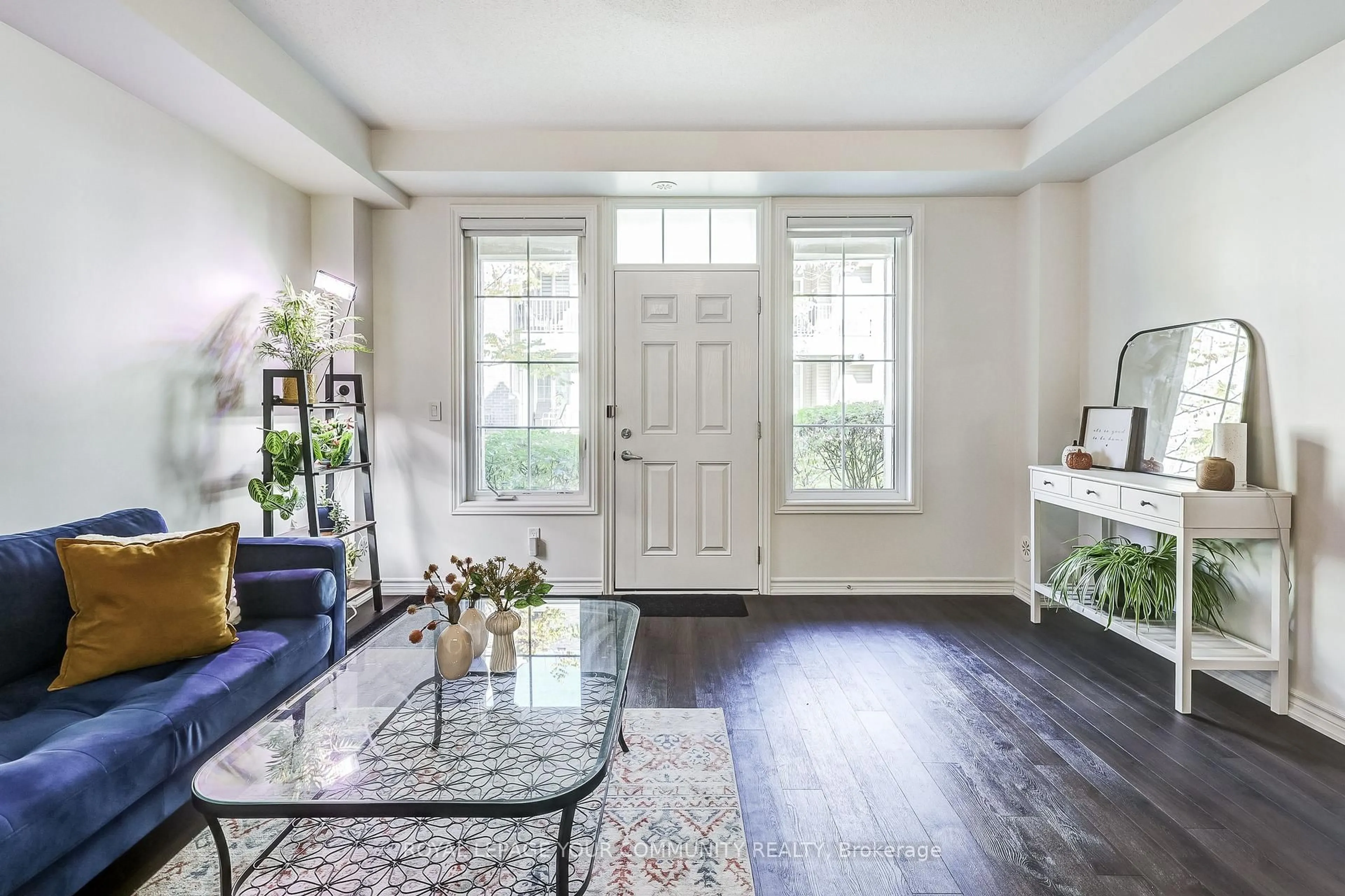 Indoor entryway for 1430 Gord Vinson Ave #39, Clarington Ontario L1E 0J6