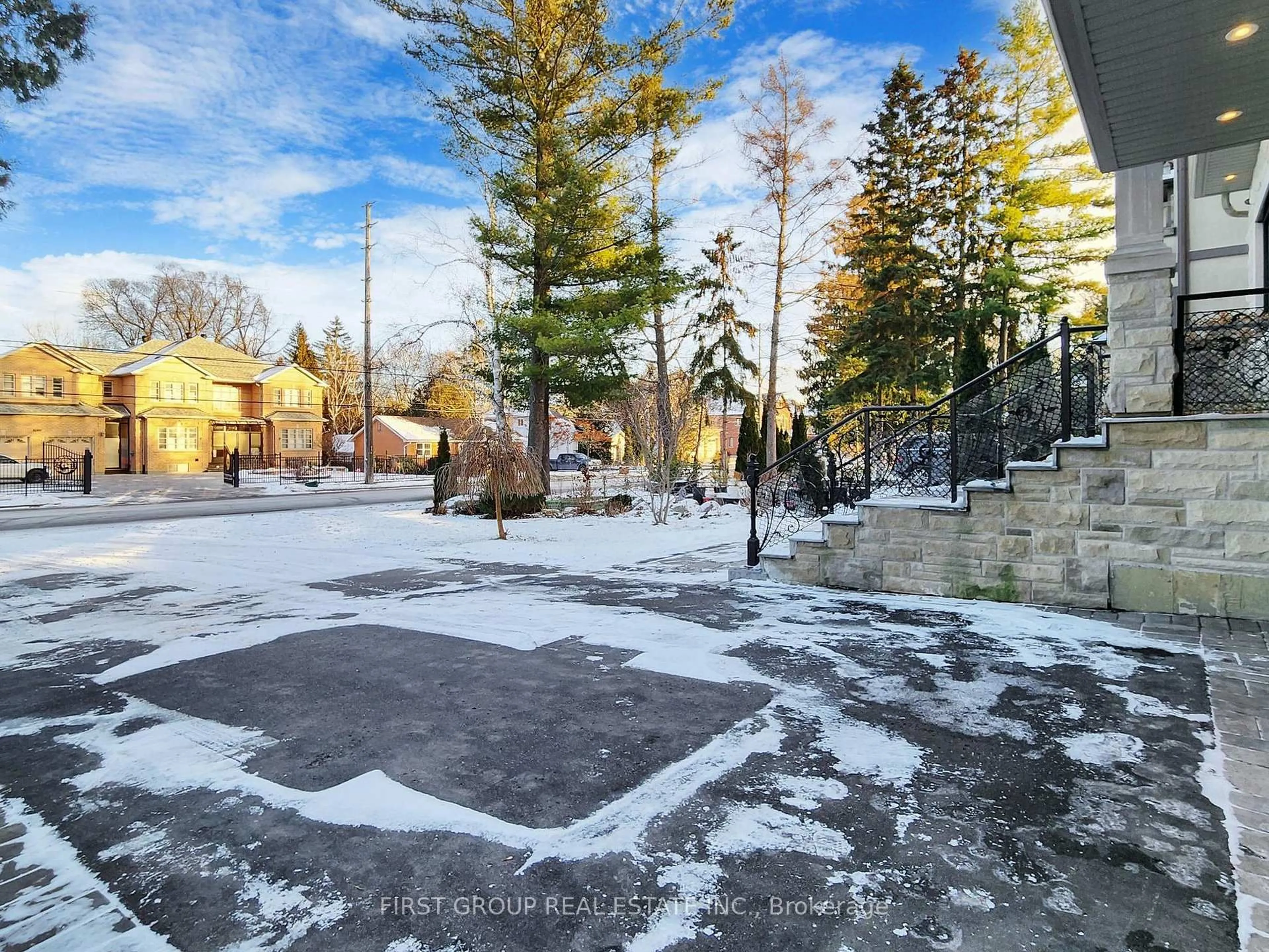 Patio, street for 1834 Fairport Rd, Pickering Ontario L1V 1T3