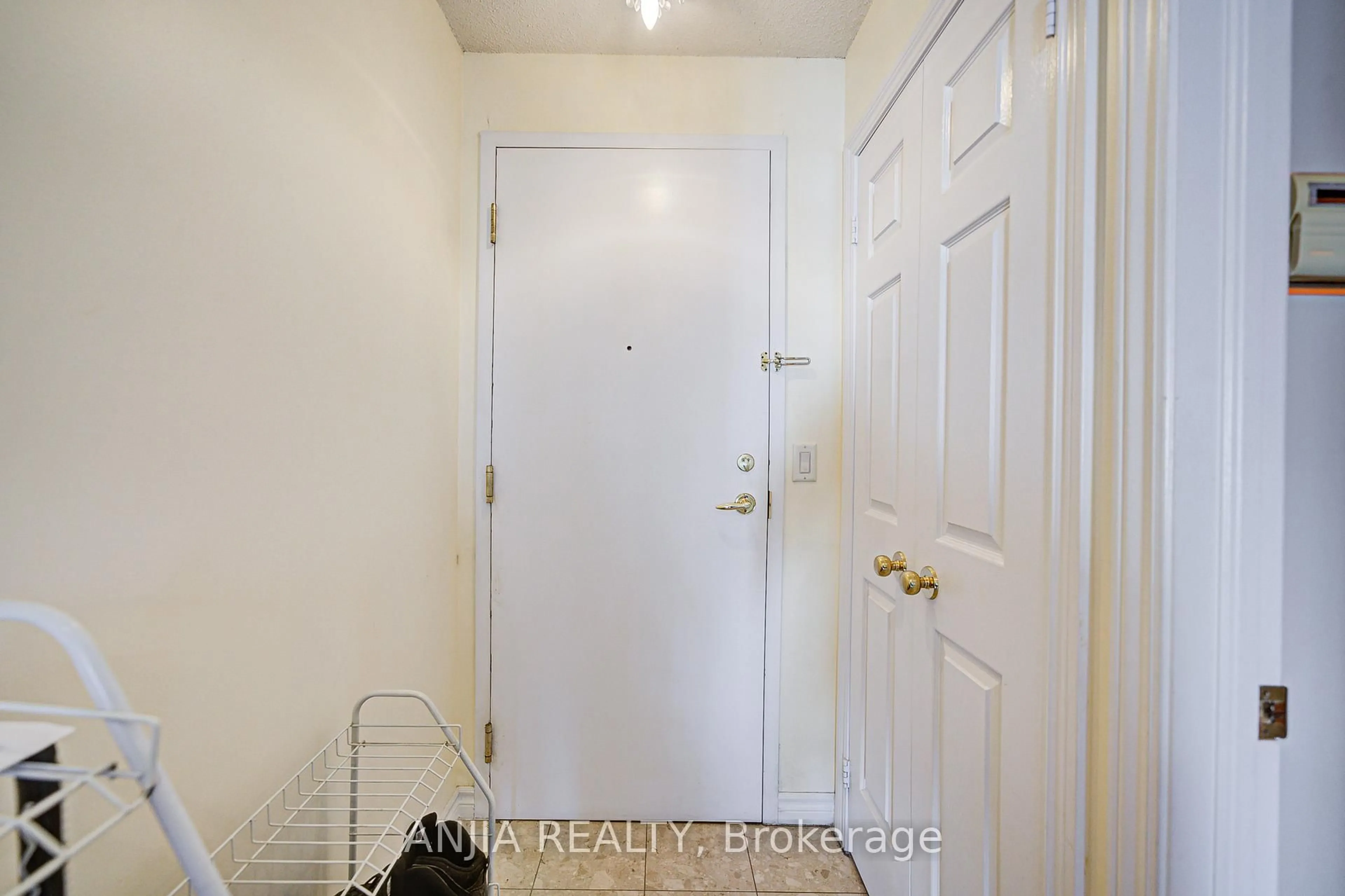 Indoor entryway for 2627 Mccowan Rd #1705, Toronto Ontario M1S 5T1