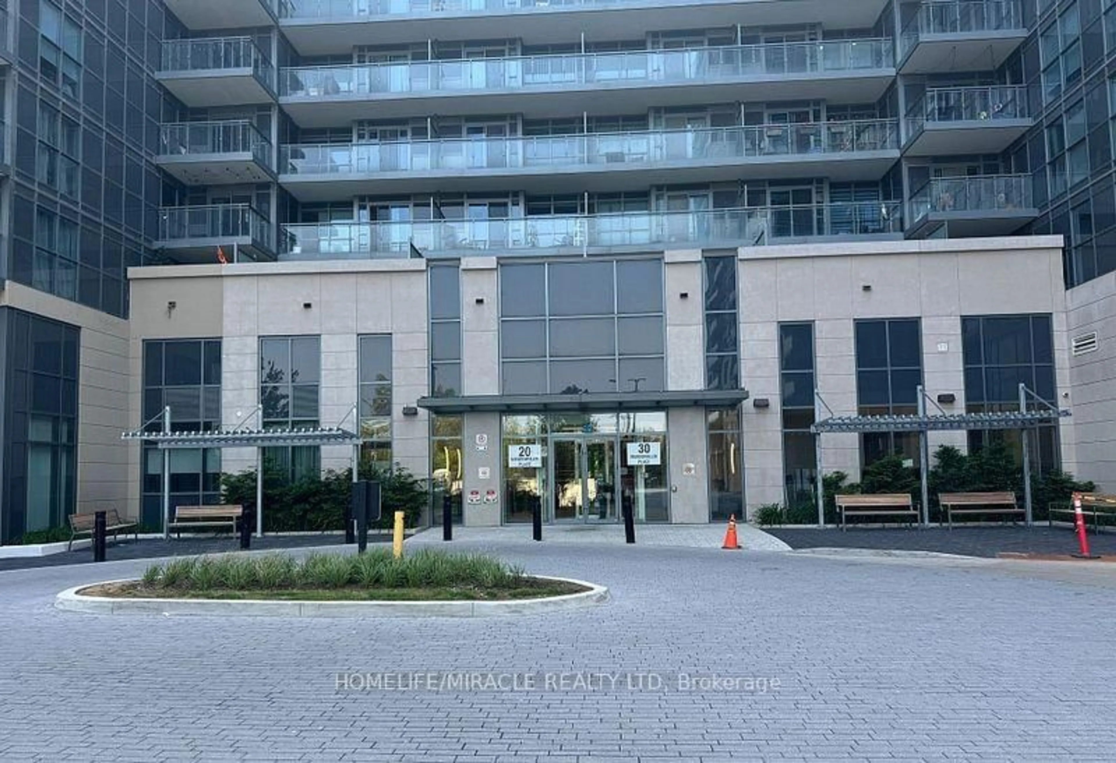 Indoor foyer for 20 Meadowglen Pl #1610, Toronto Ontario M1G 0A9