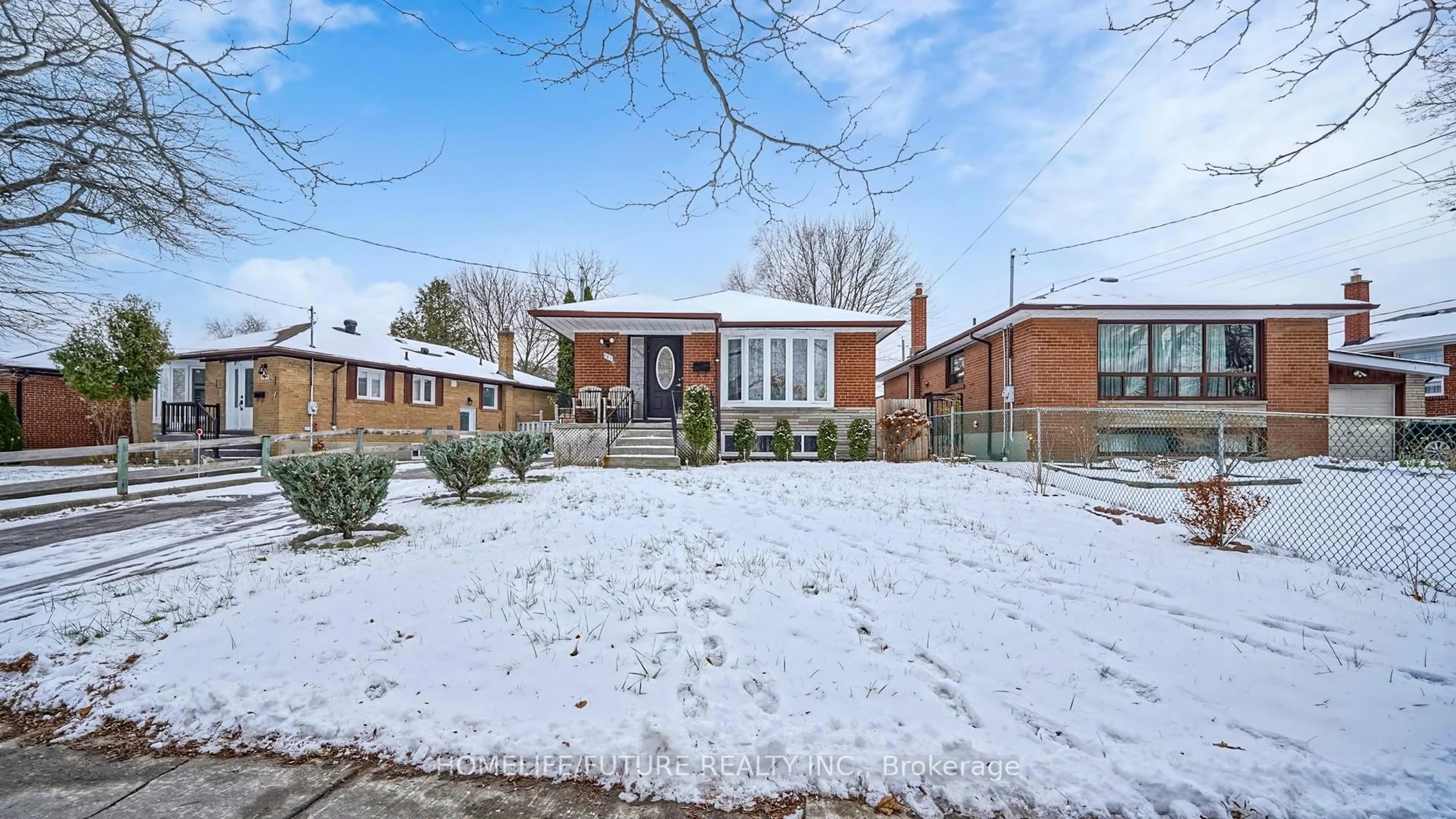 A pic from outside/outdoor area/front of a property/back of a property/a pic from drone, street for 787 Brimorton Dr, Toronto Ontario M1G 2S8