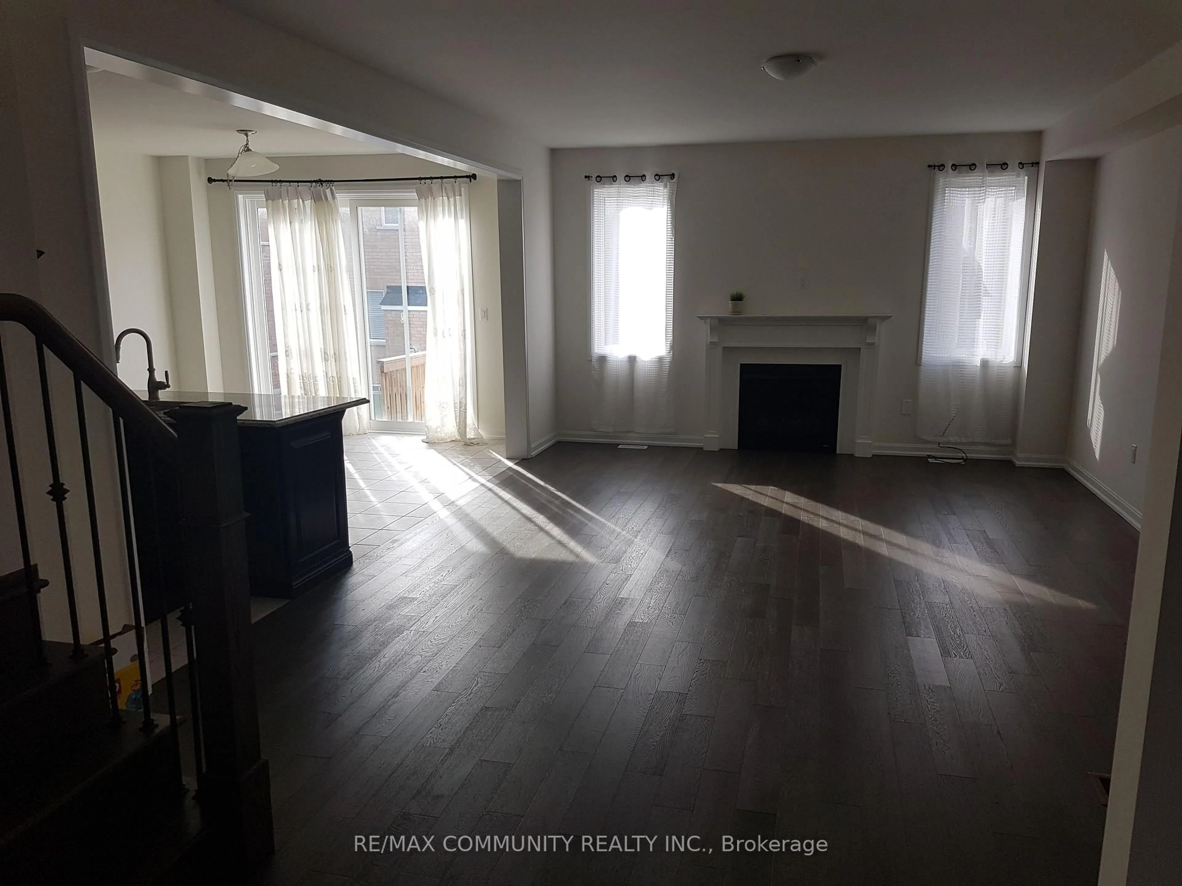 A pic of a room for 2447 Moonlight Cres, Pickering Ontario L1V 2P8