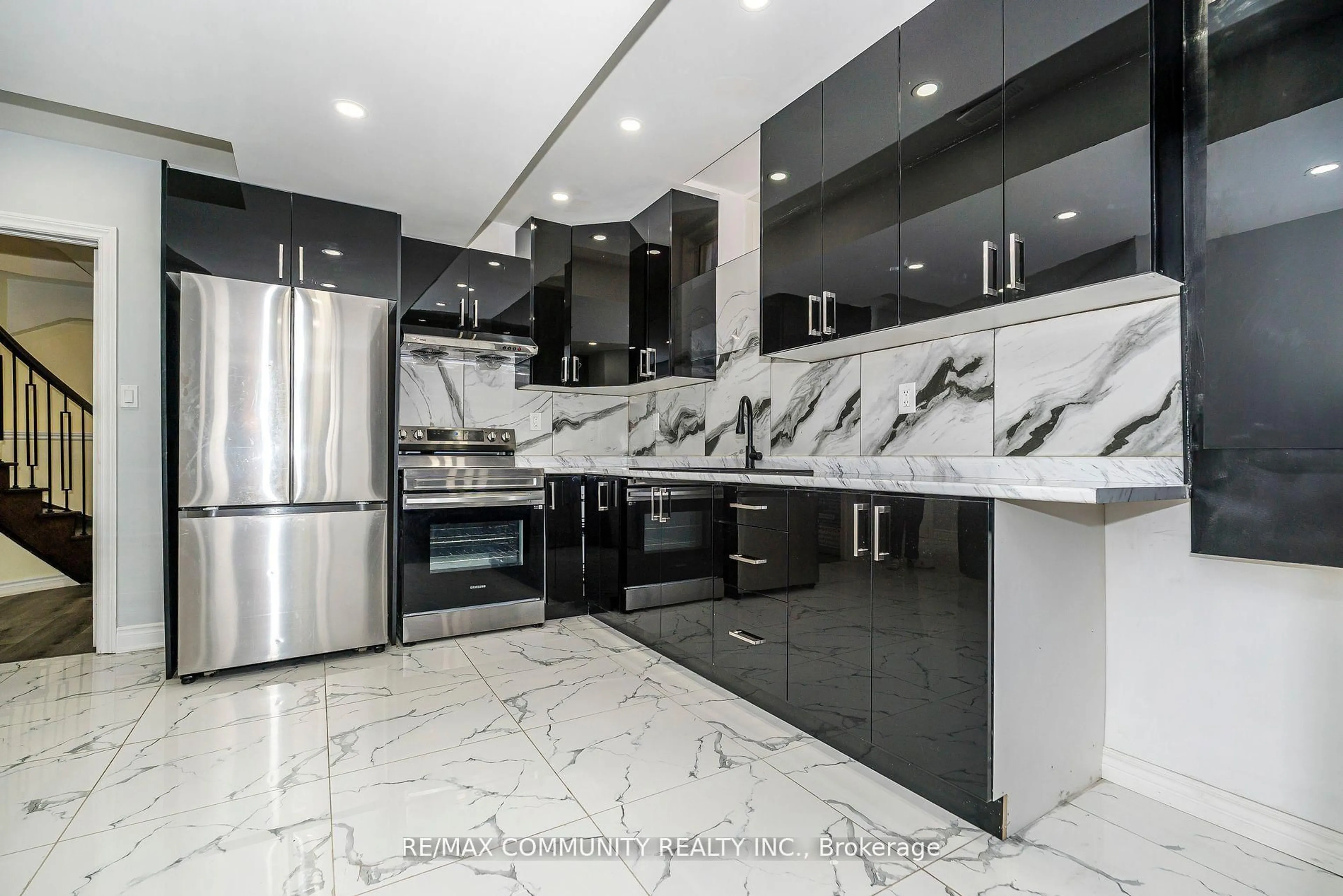 Contemporary kitchen, ceramic/tile floor for 11 Northern Breeze Cres, Whitby Ontario L1R 0P4