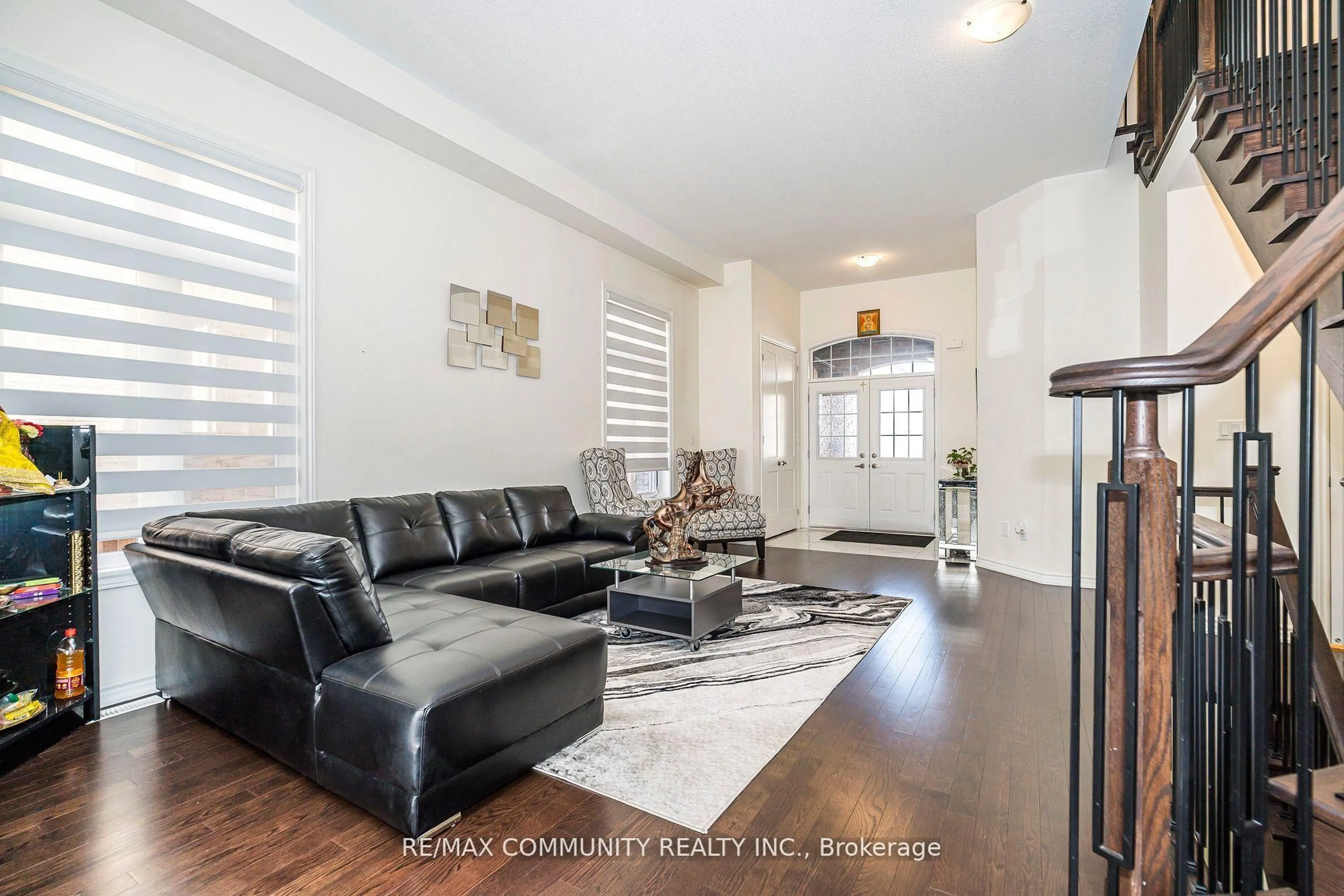 Living room with furniture, unknown for 11 Northern Breeze Cres, Whitby Ontario L1R 0P4