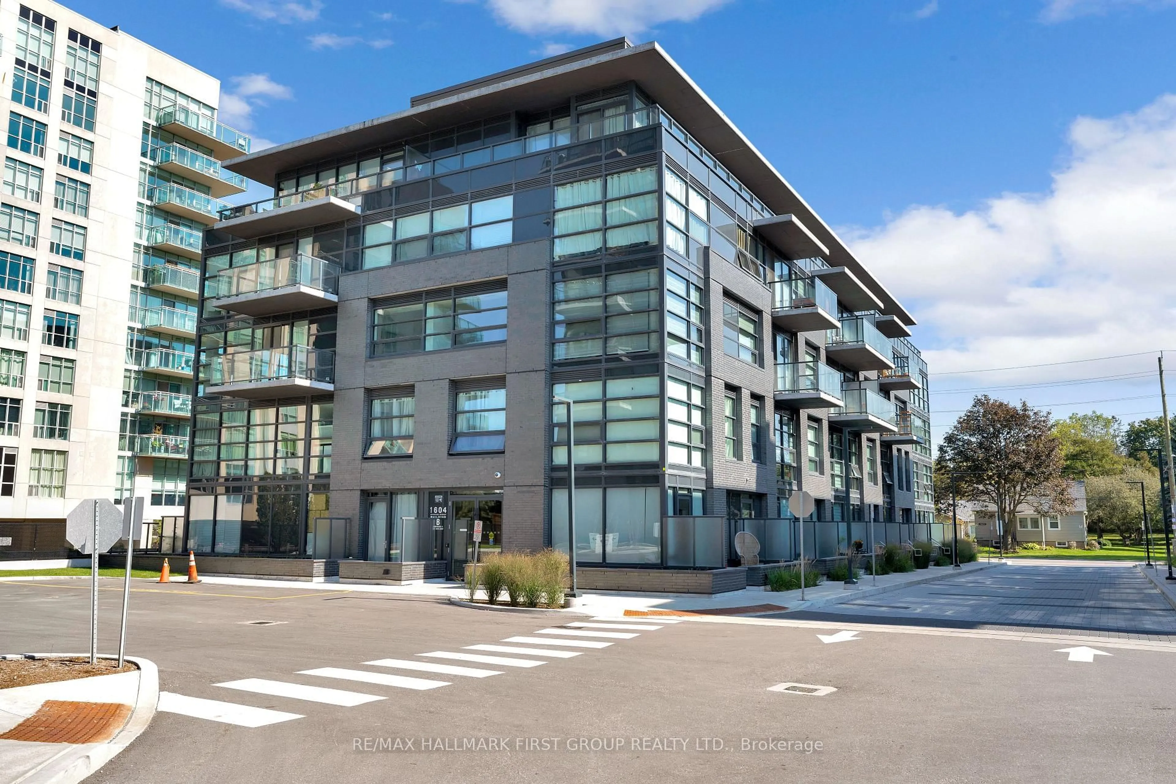 A pic from outside/outdoor area/front of a property/back of a property/a pic from drone, building for 1604 Charles St #316, Whitby Ontario L1N 0P2